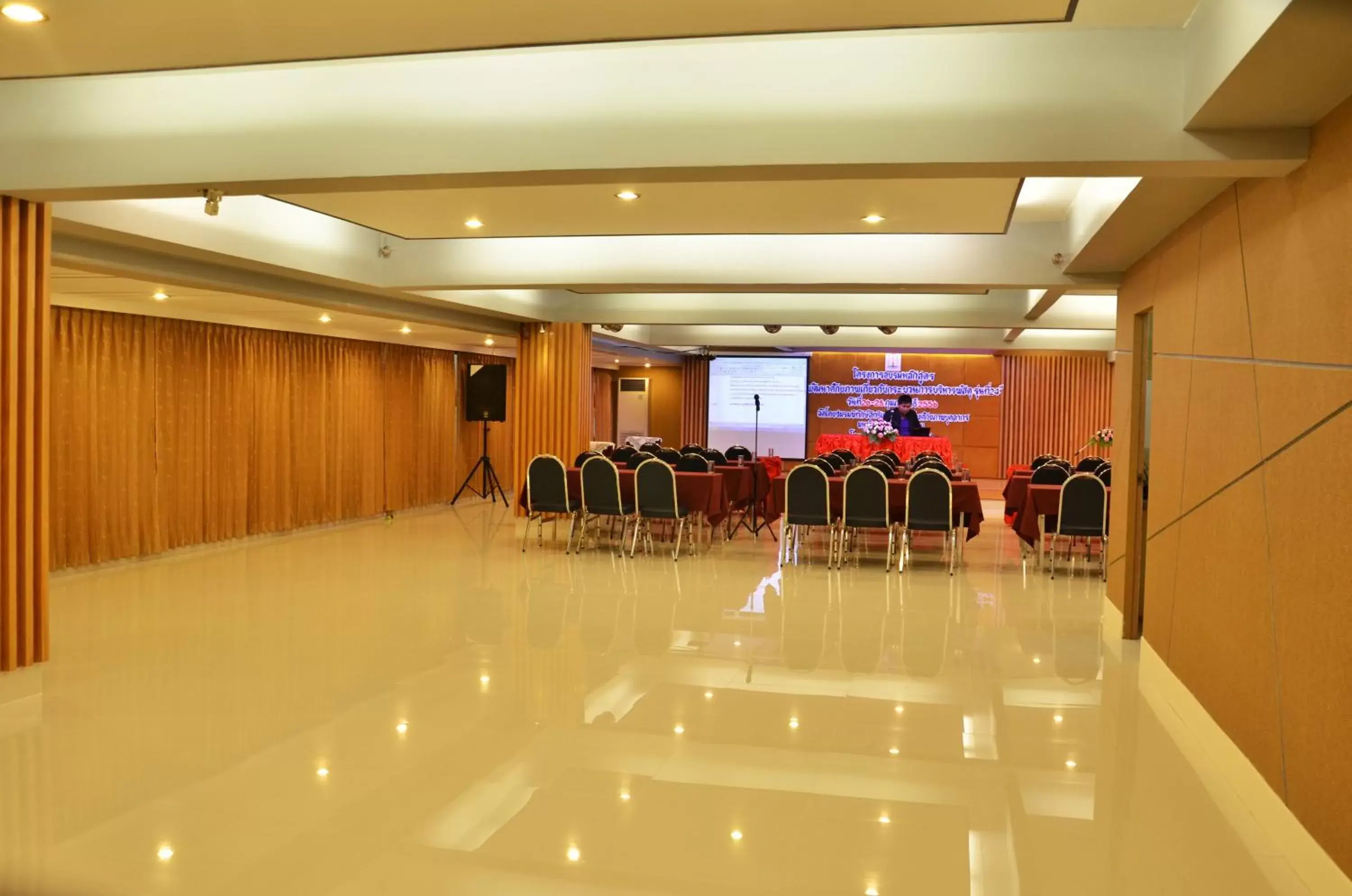 Meeting/conference room in Friendlytel Hotel