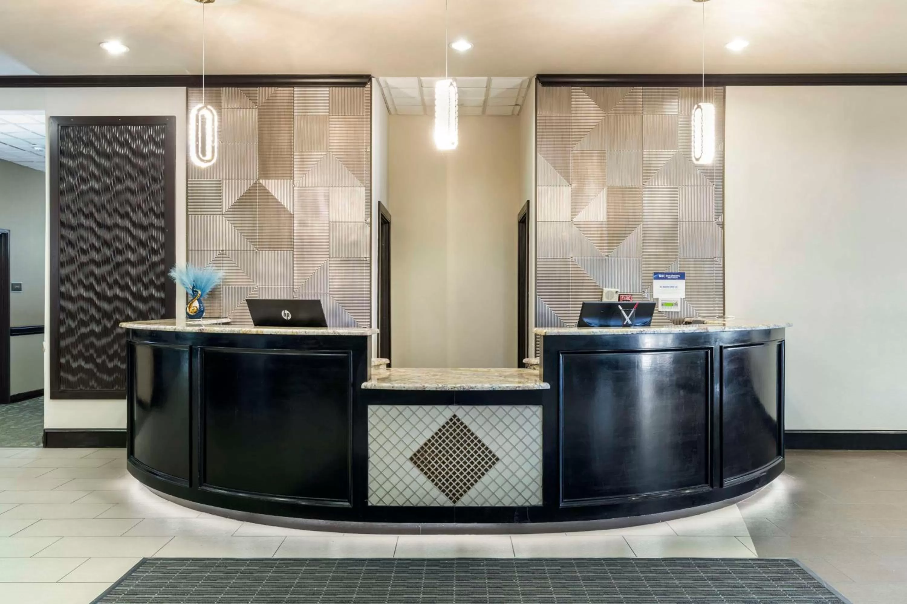 Lobby or reception in Best Western Plus Texoma Hotel & Suites