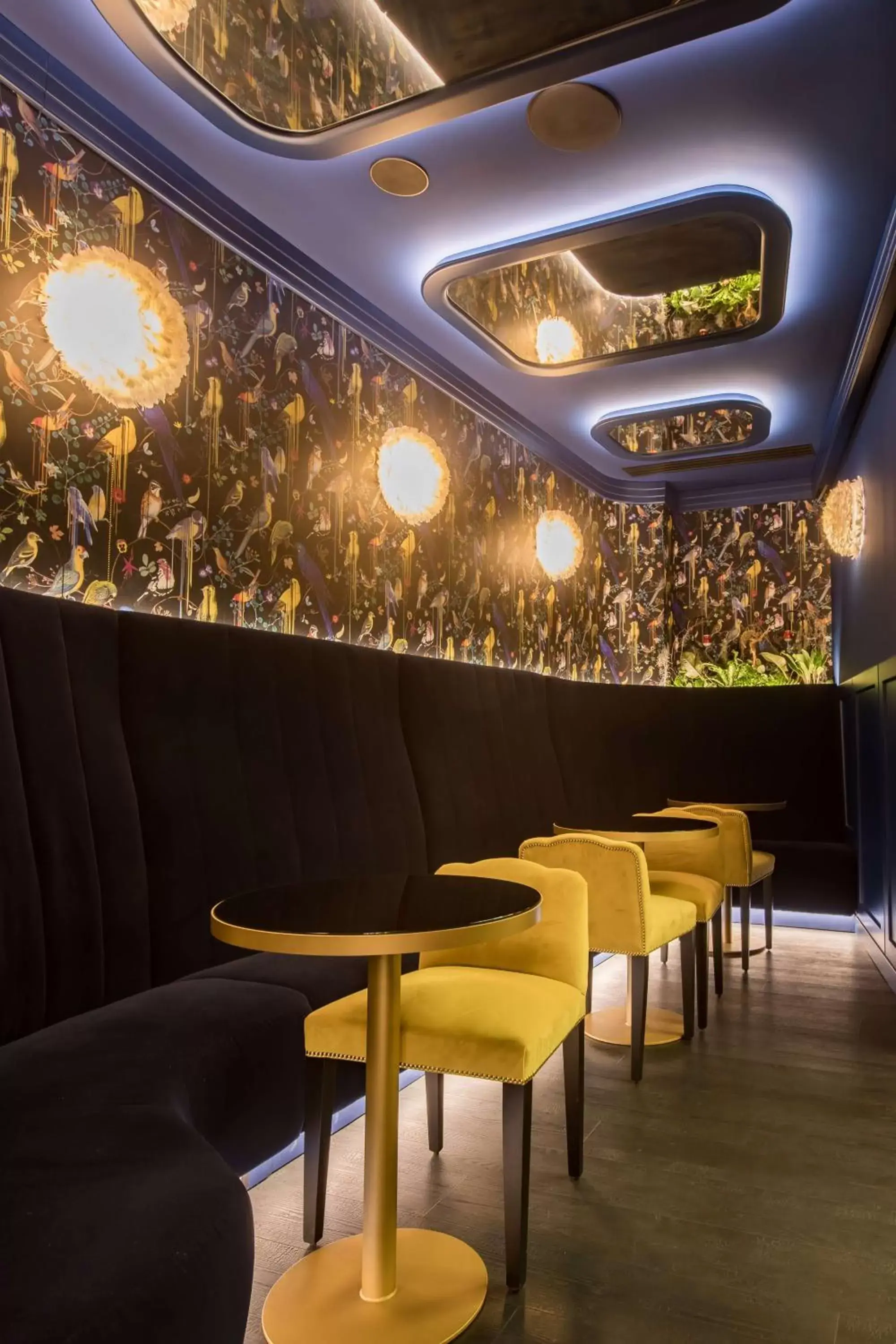 Lounge or bar, Restaurant/Places to Eat in Radisson Blu Carlton Hotel, Bratislava