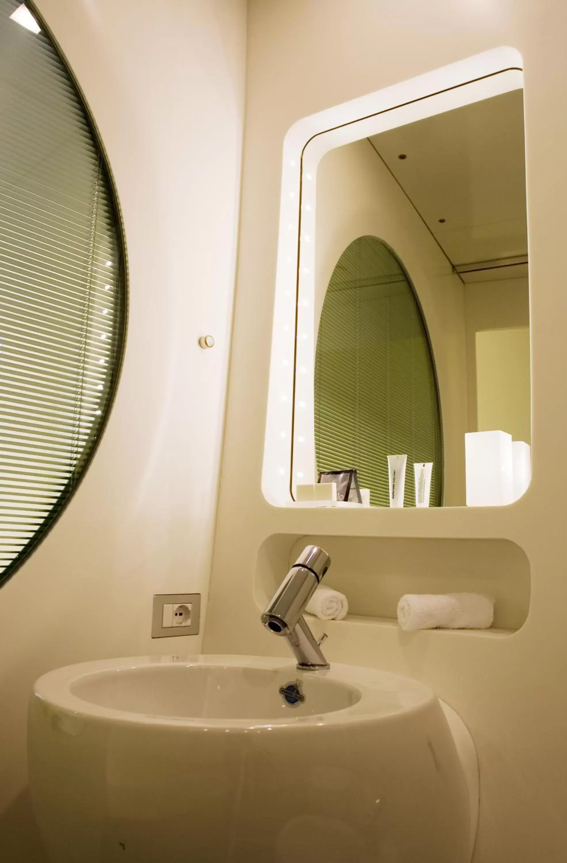 Bathroom in DuoMo Hotel