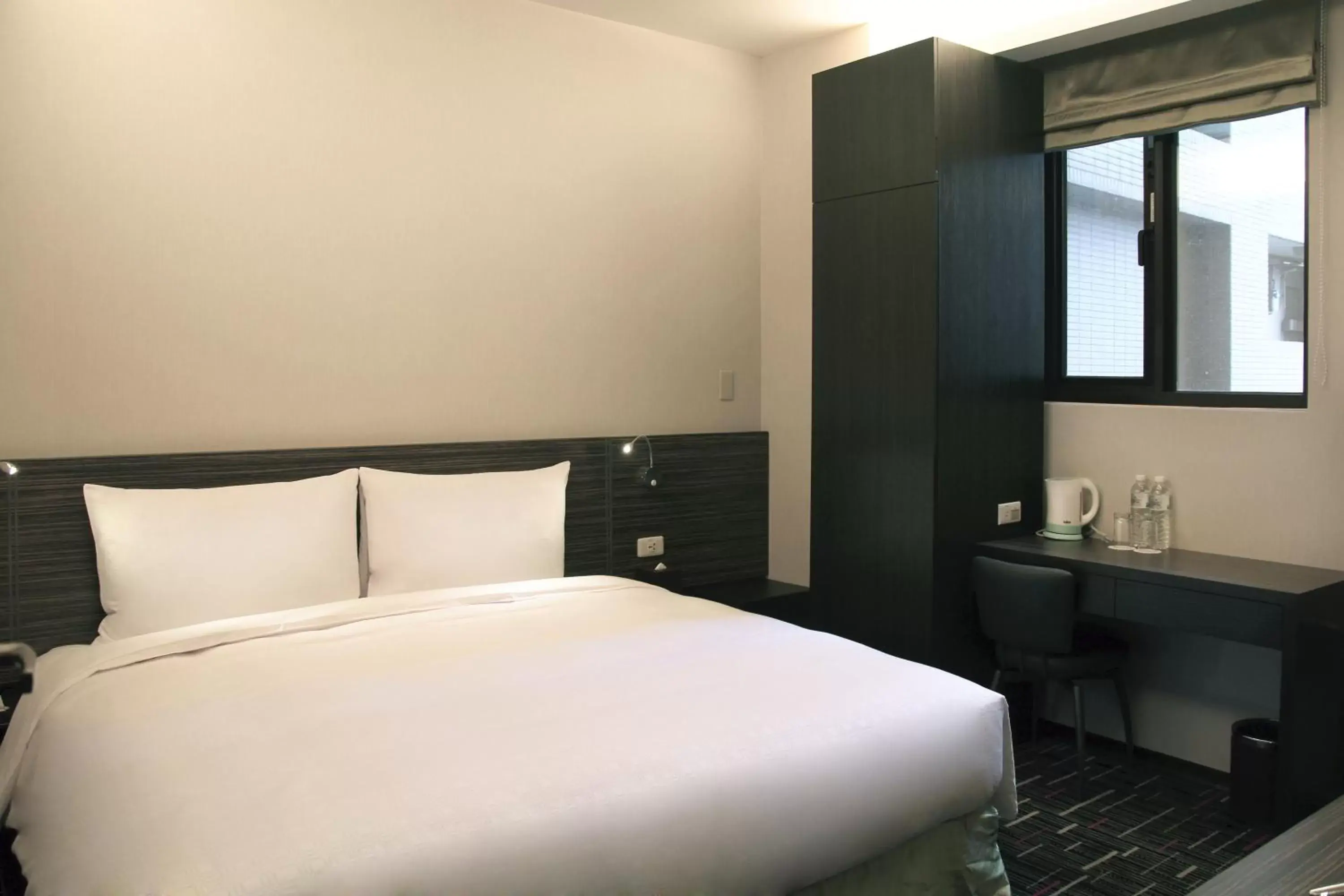 Bedroom, Bed in Capital Hotel SongShan