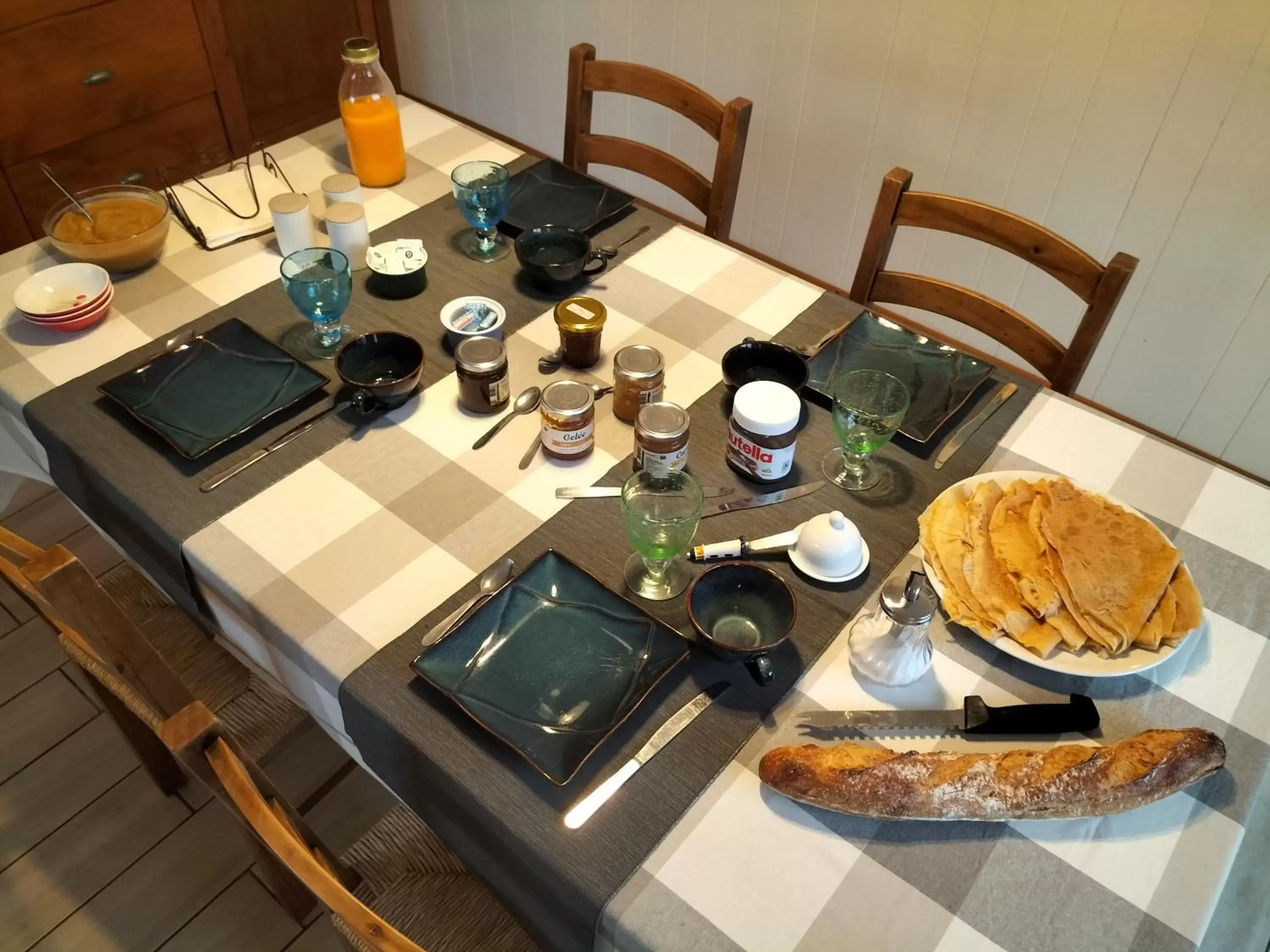 Continental breakfast, Dining Area in Le relais de Roscarven