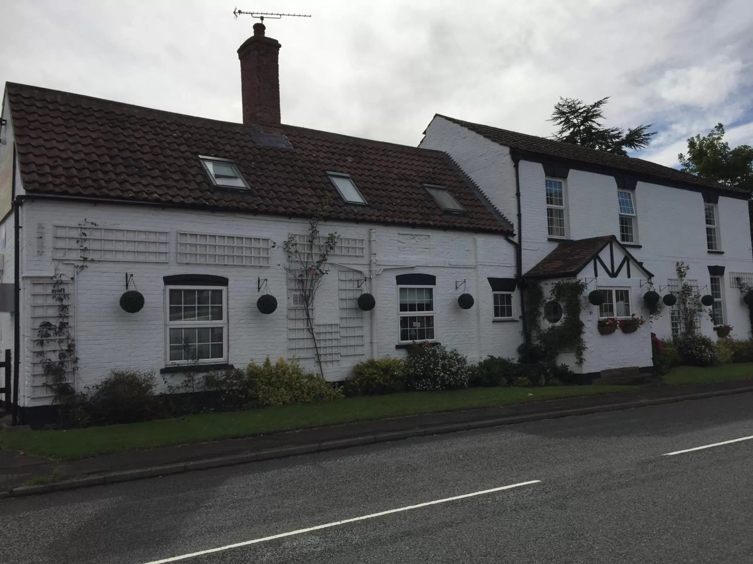 Facade/entrance, Property Building in The Red Lion Inn