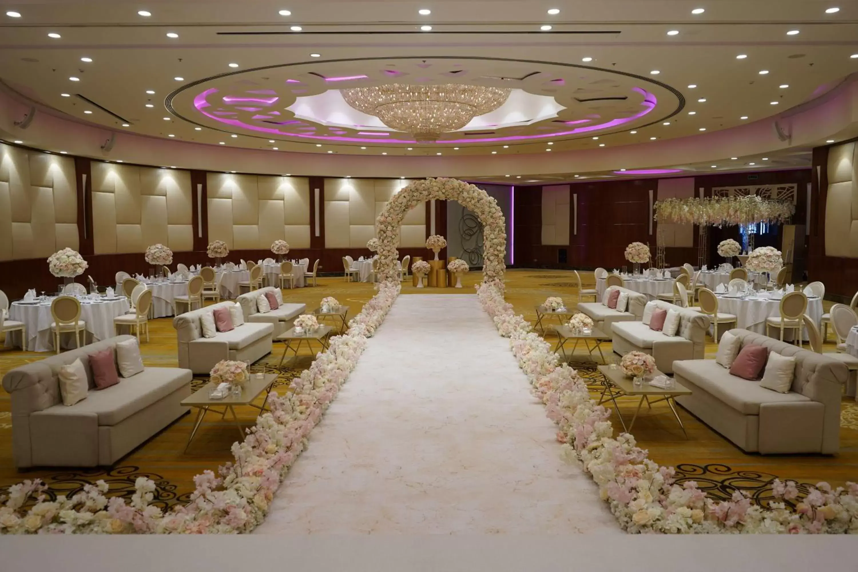 wedding, Banquet Facilities in The Diplomat Radisson Blu Hotel Residence & Spa