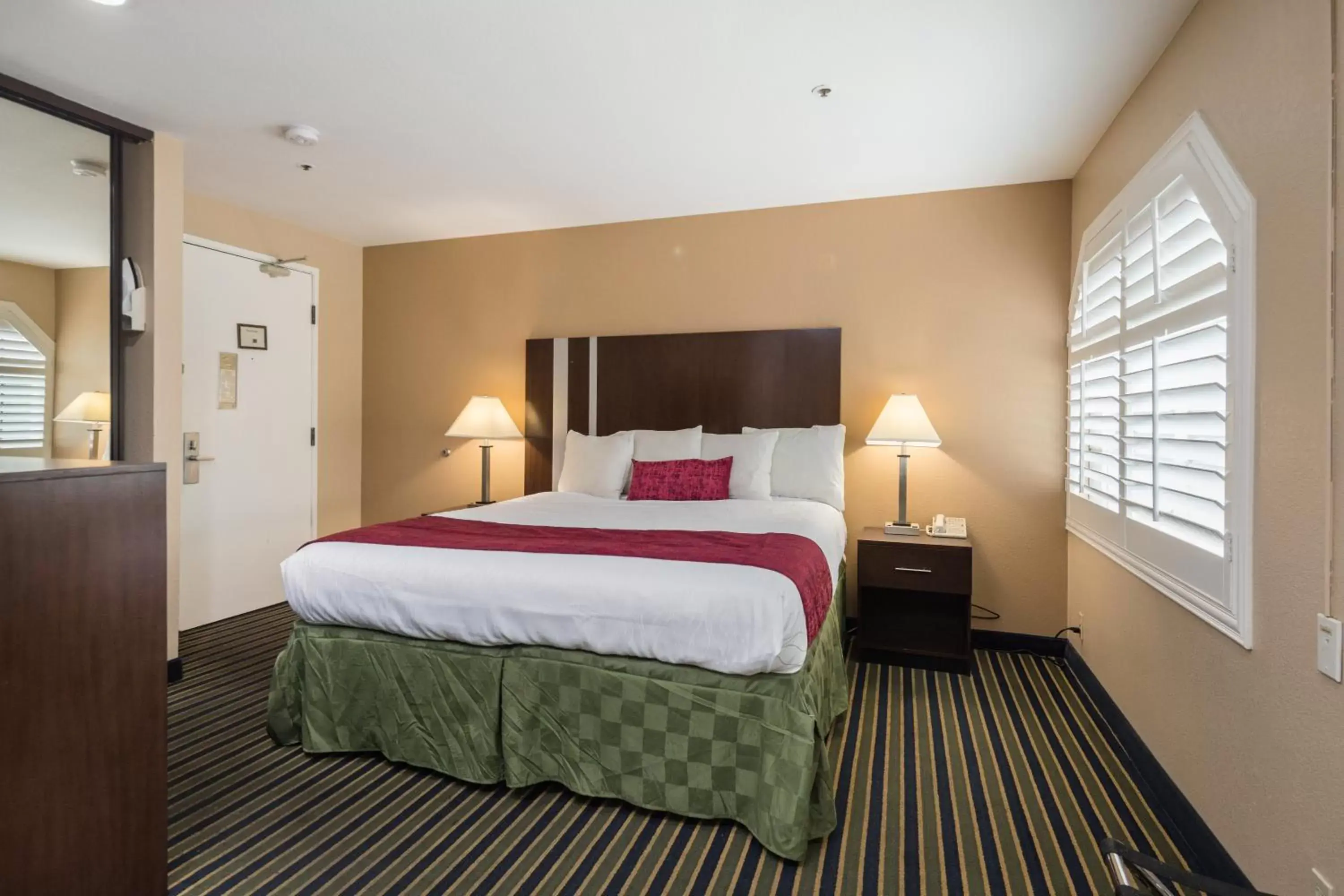 Bedroom, Bed in Travel Inn Sunnyvale