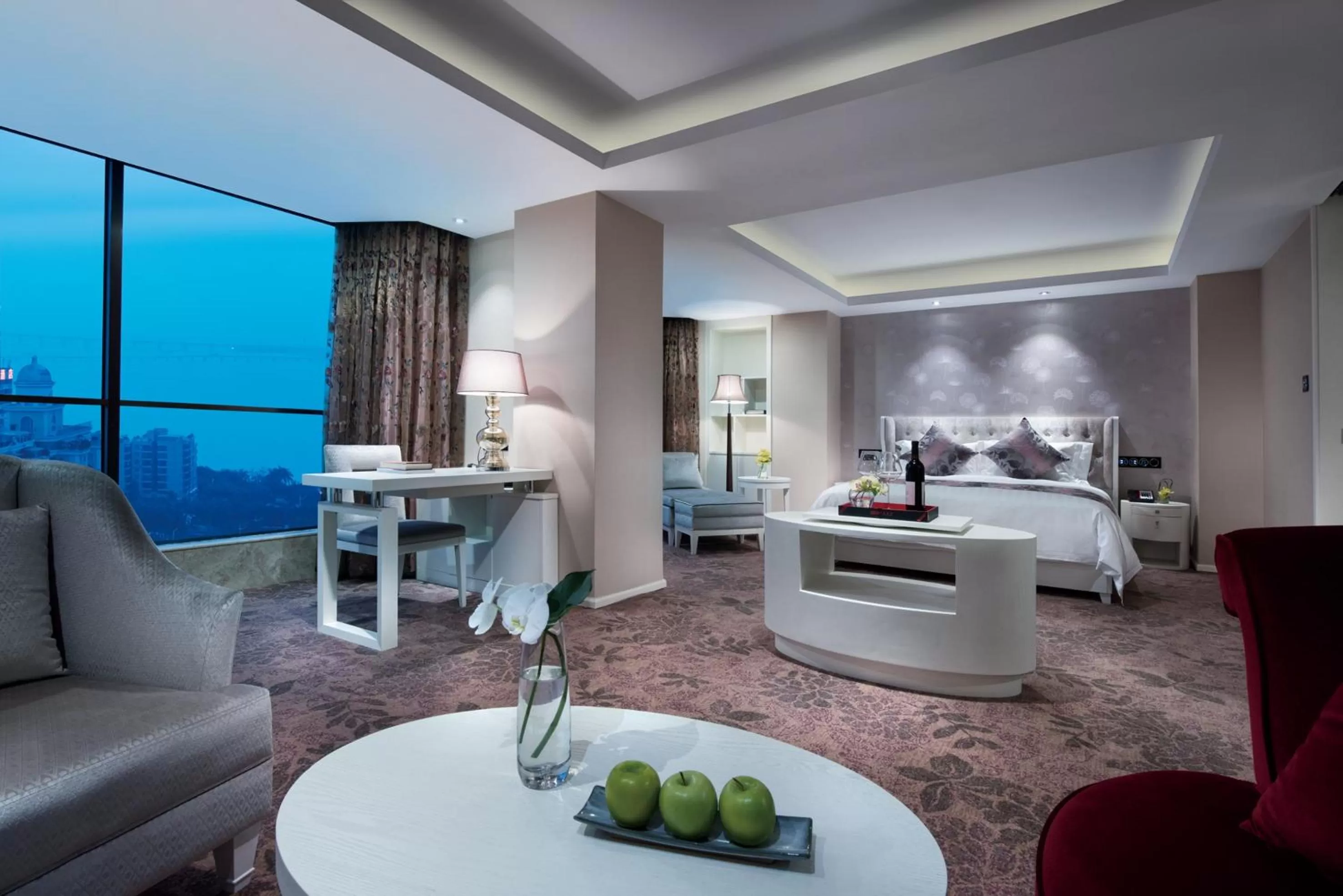 Photo of the whole room, Bed in Guangdong Hotel (Zhuhai)