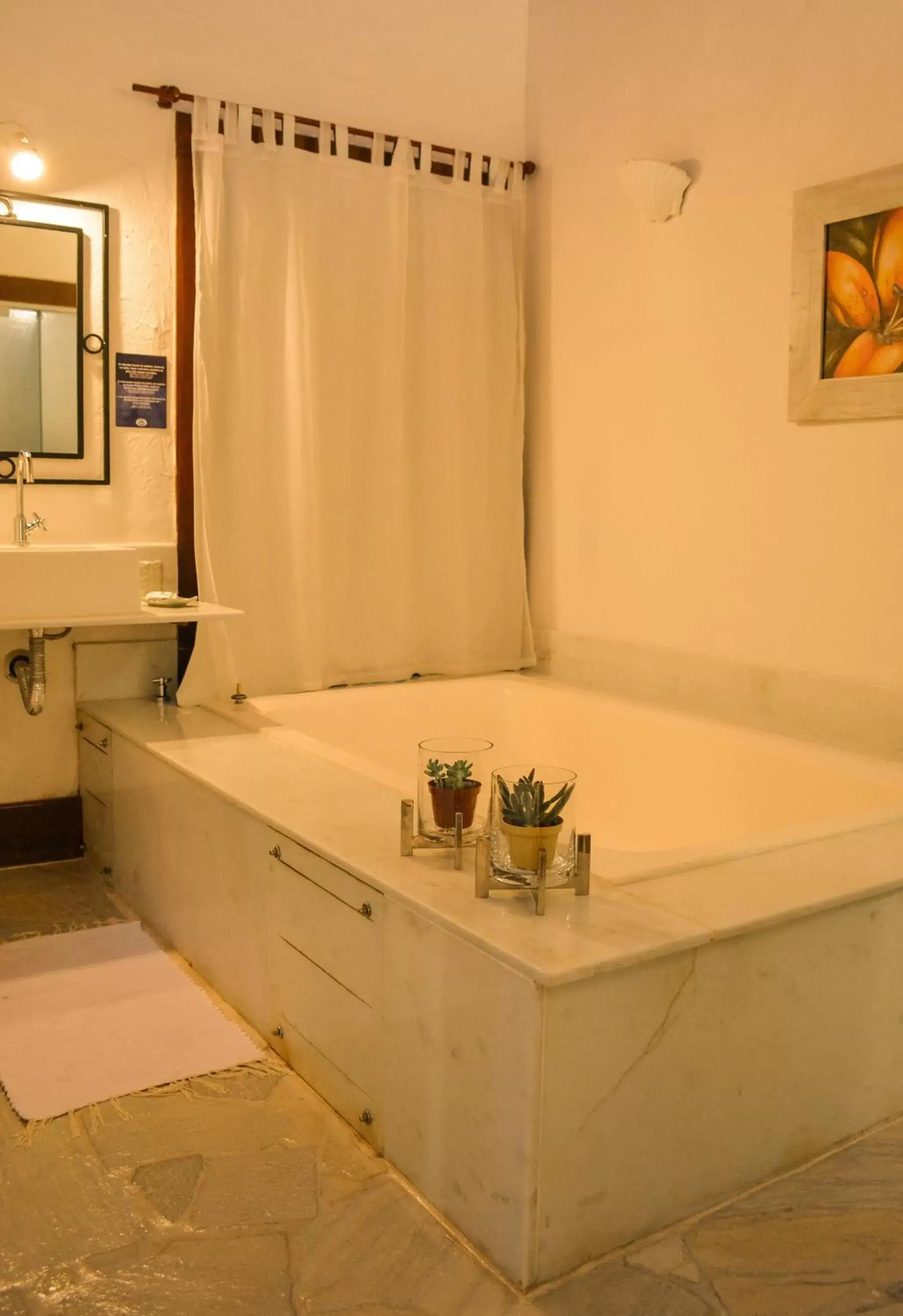 Hot Tub, Bathroom in Pousada do Namorado
