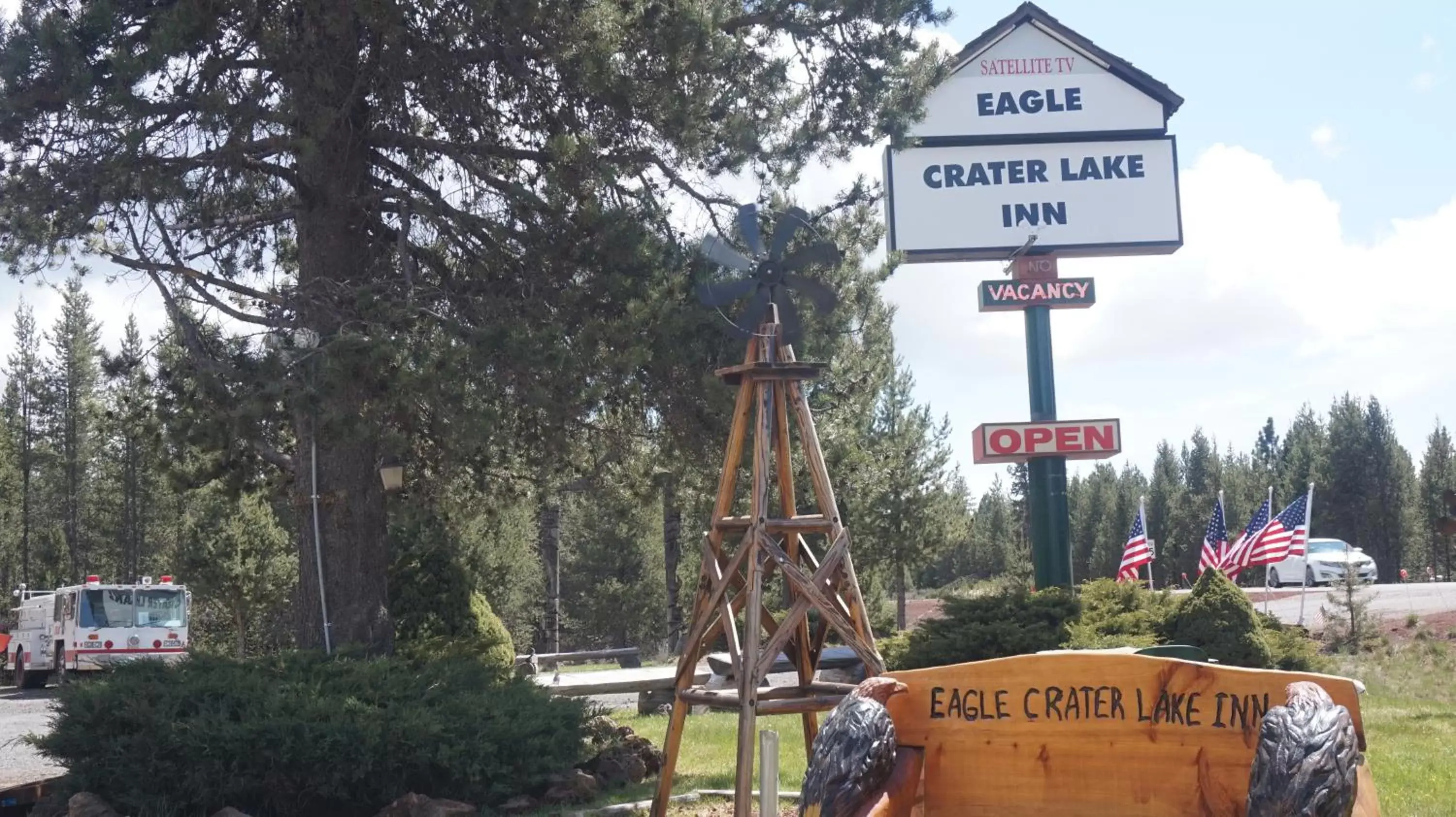 Day, Property Logo/Sign in Eagle Crater Lake Inn