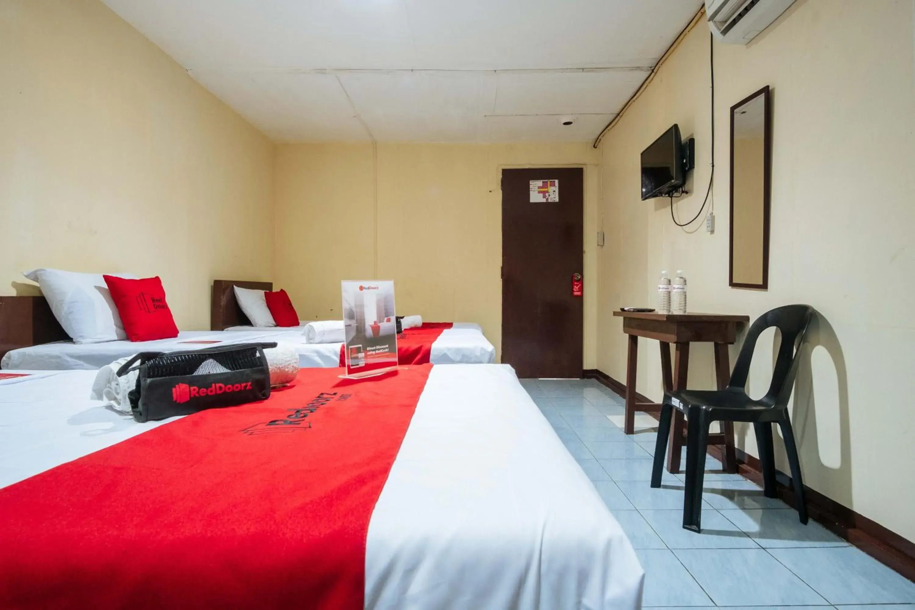 Bedroom, Bed in RedDoorz @Downtown Bacolod