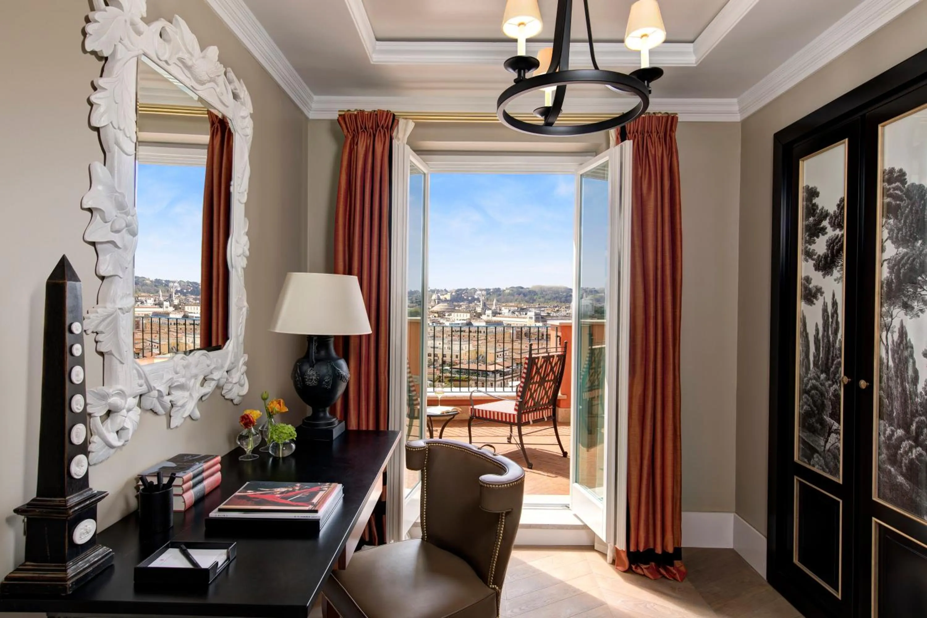 Library in Rocco Forte Hotel De La Ville