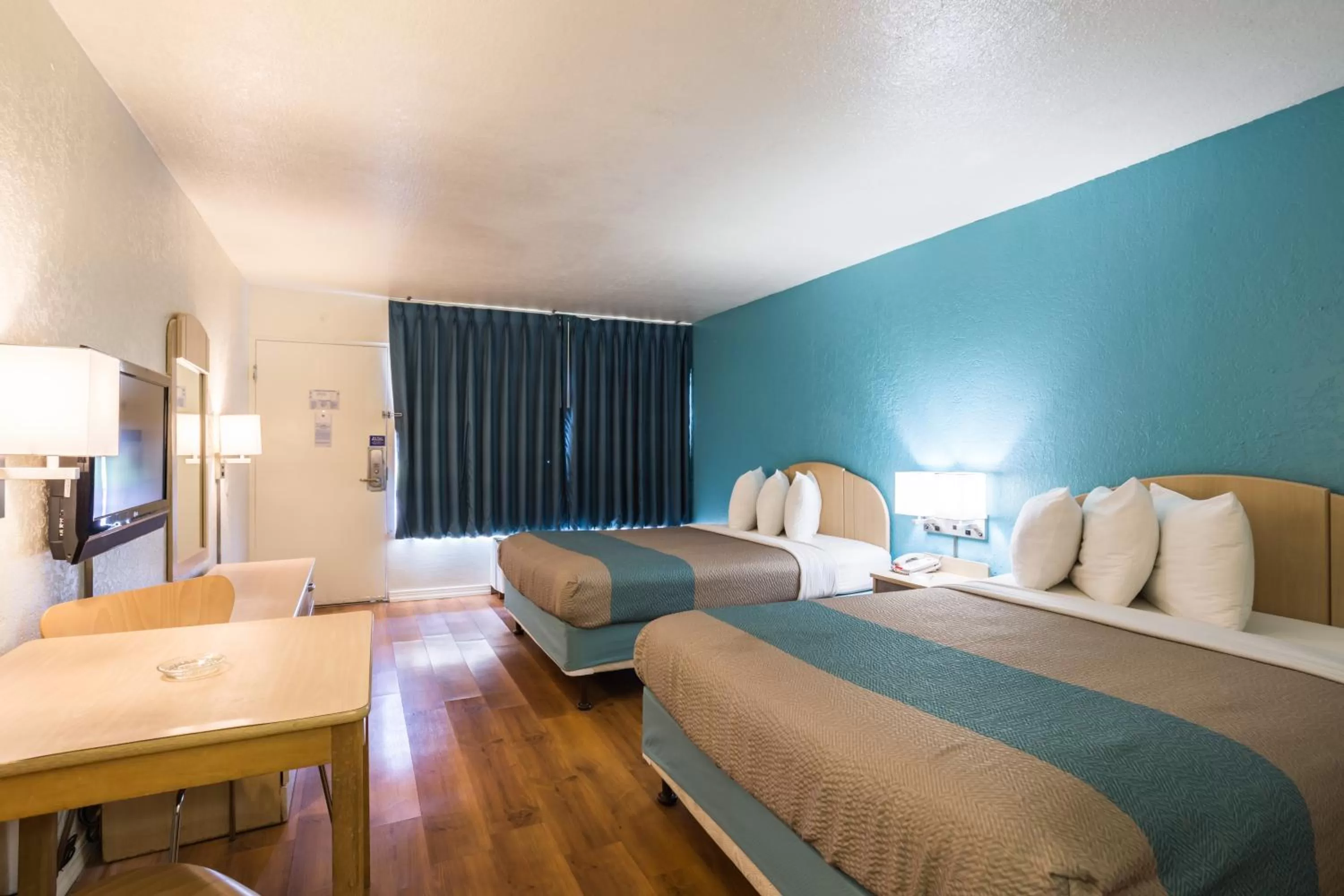 Photo of the whole room, Bed in Motel 6-Spring Hill, FL - Weeki Wachee