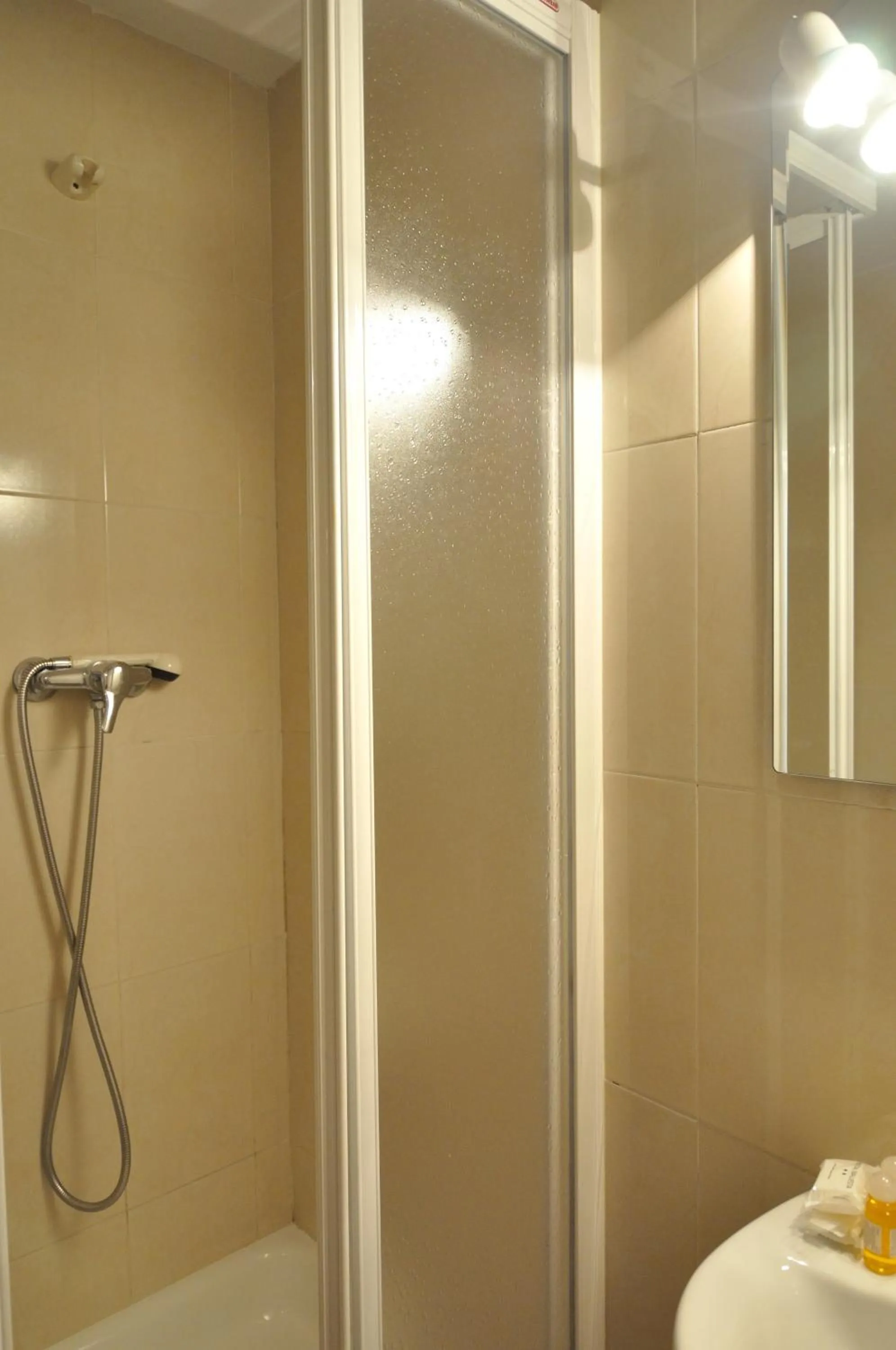 Bathroom in Hostal Ballesta