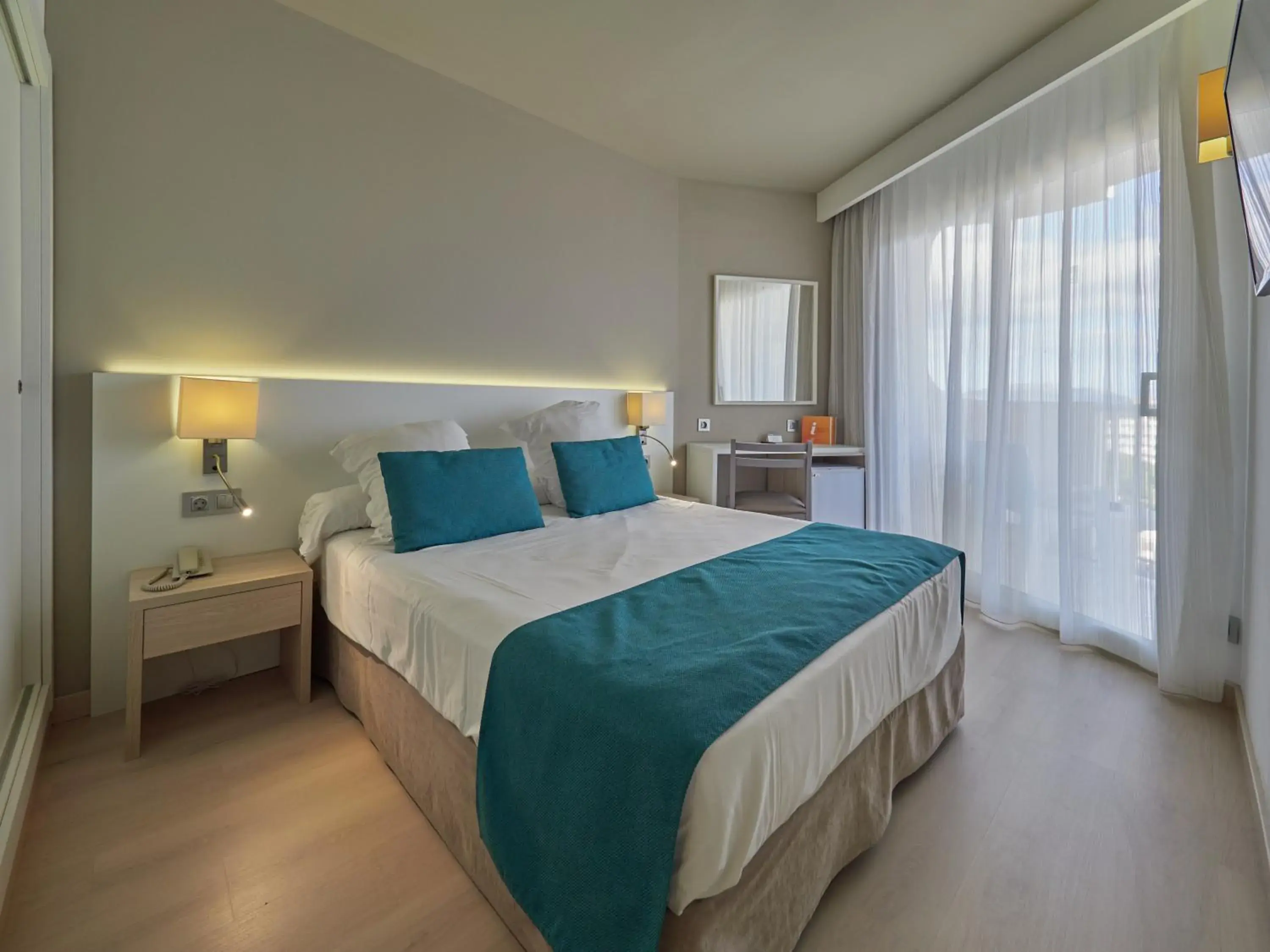Bedroom, Bed in BQ Delfín Azul Hotel