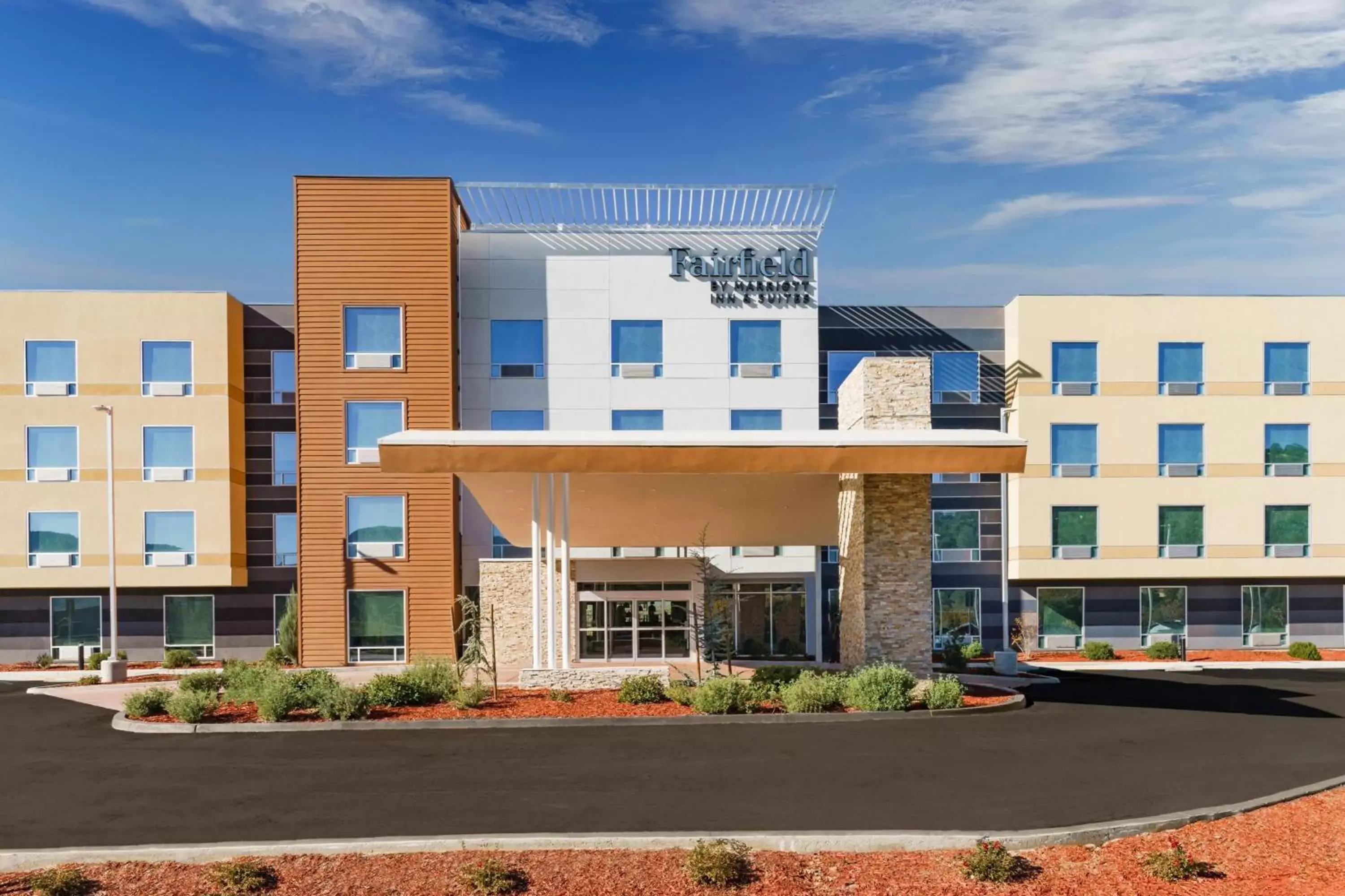 Property Building in Fairfield Inn & Suites by Marriott Oakhurst Yosemite