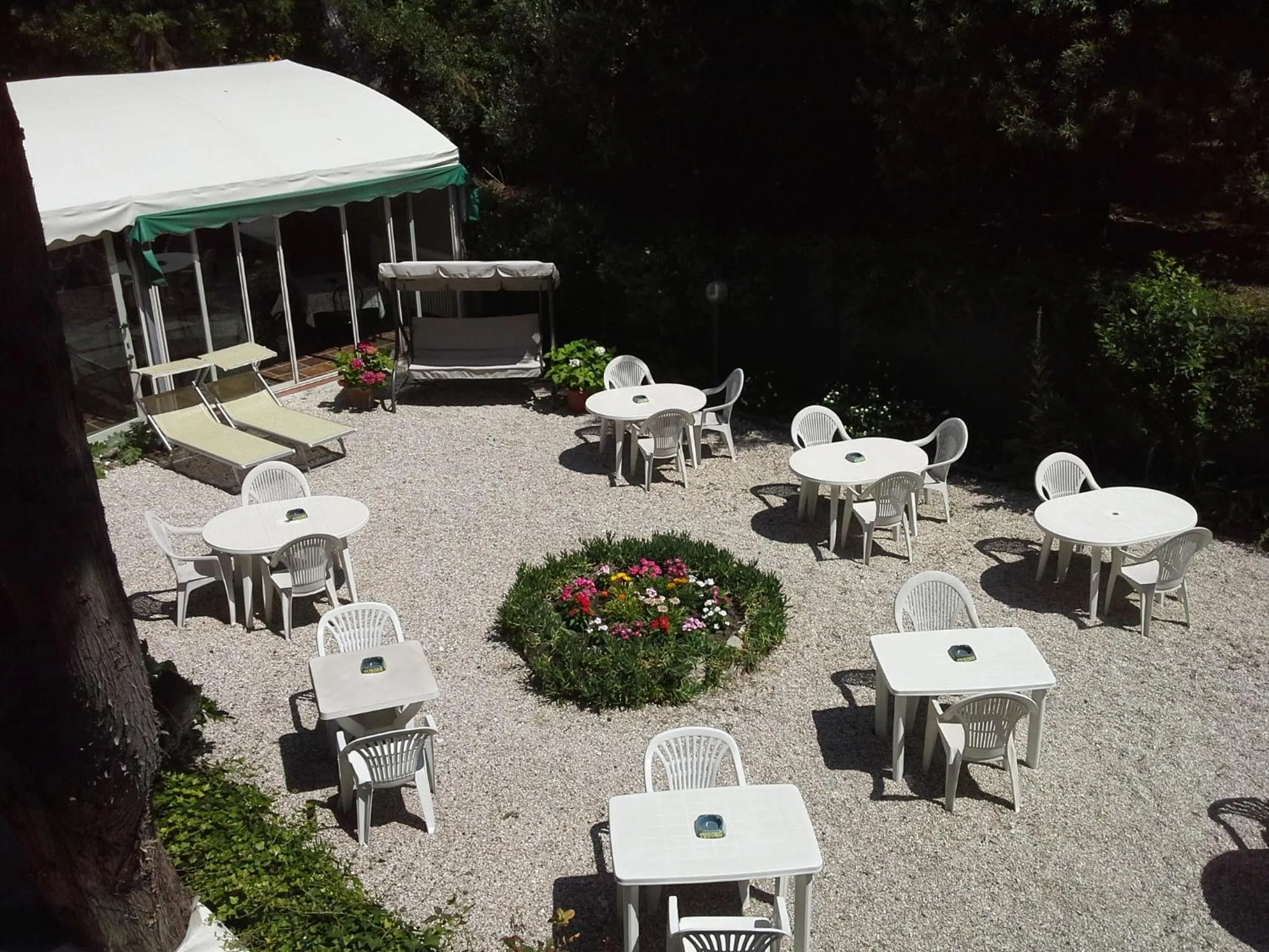 Patio in Hotel "Il Parco" B&B Sirolo