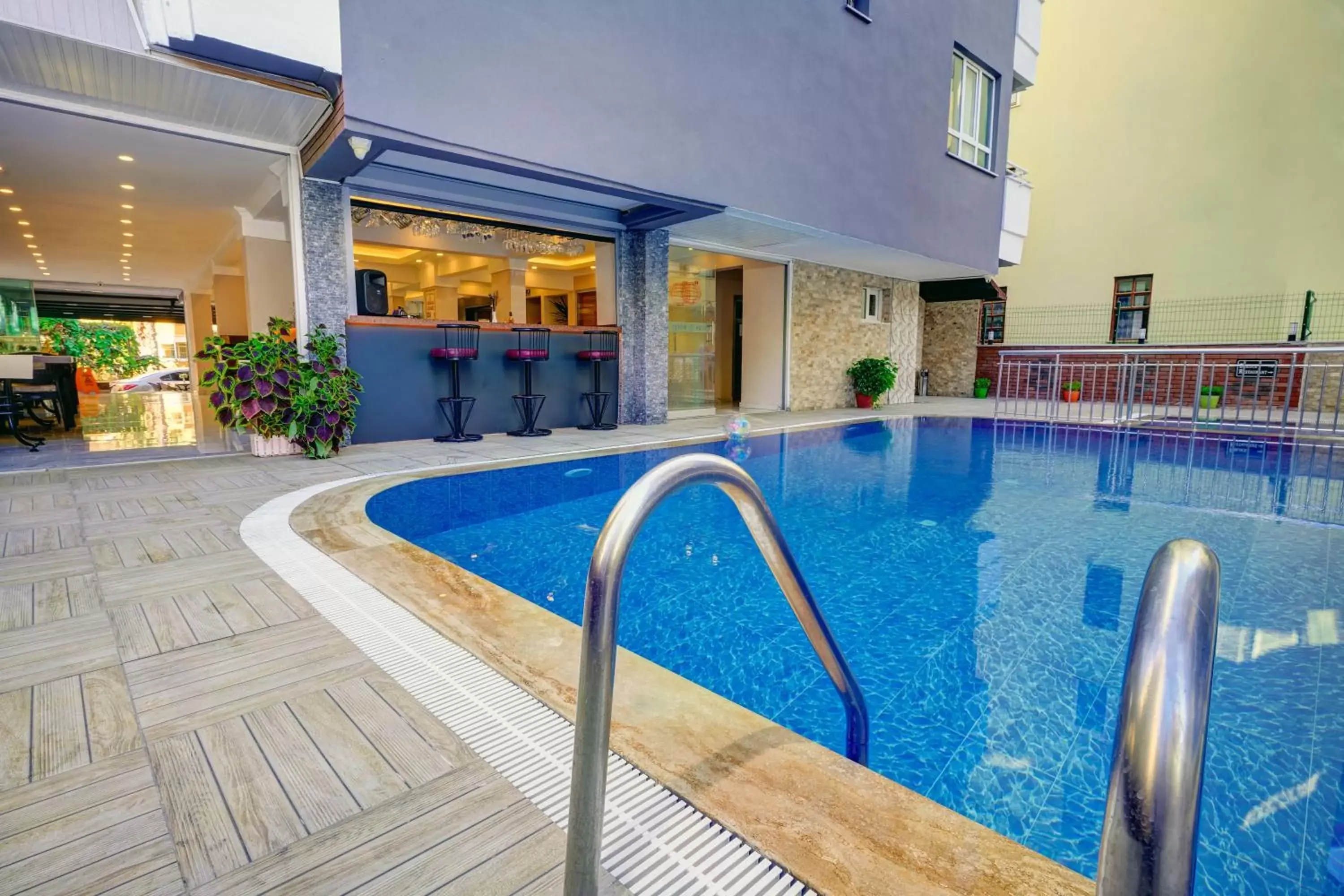 Lounge or bar, Swimming Pool in Ozcan Hotel