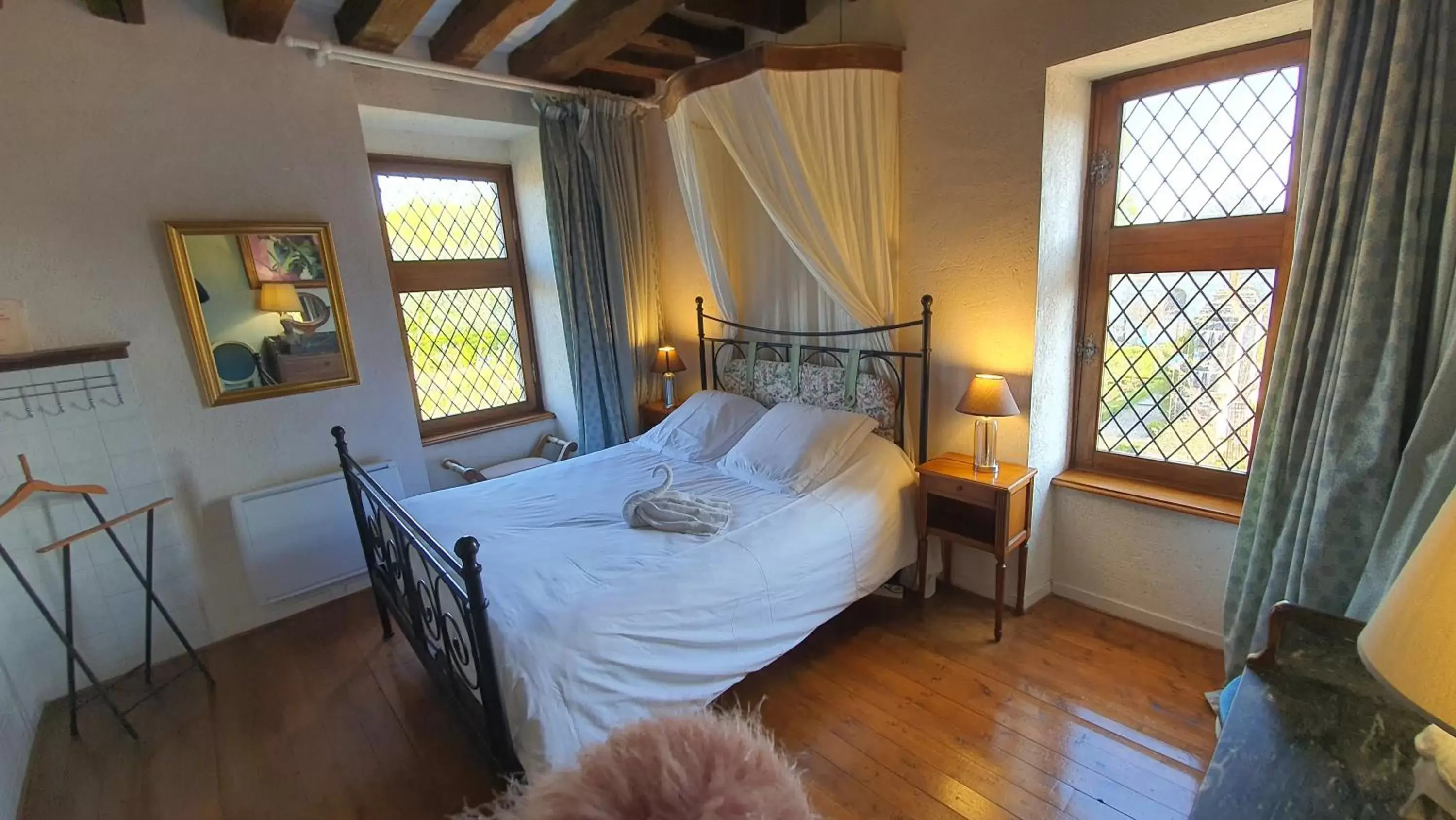 Bedroom, Bed in Chateau de Jallanges - Les Collectionneurs