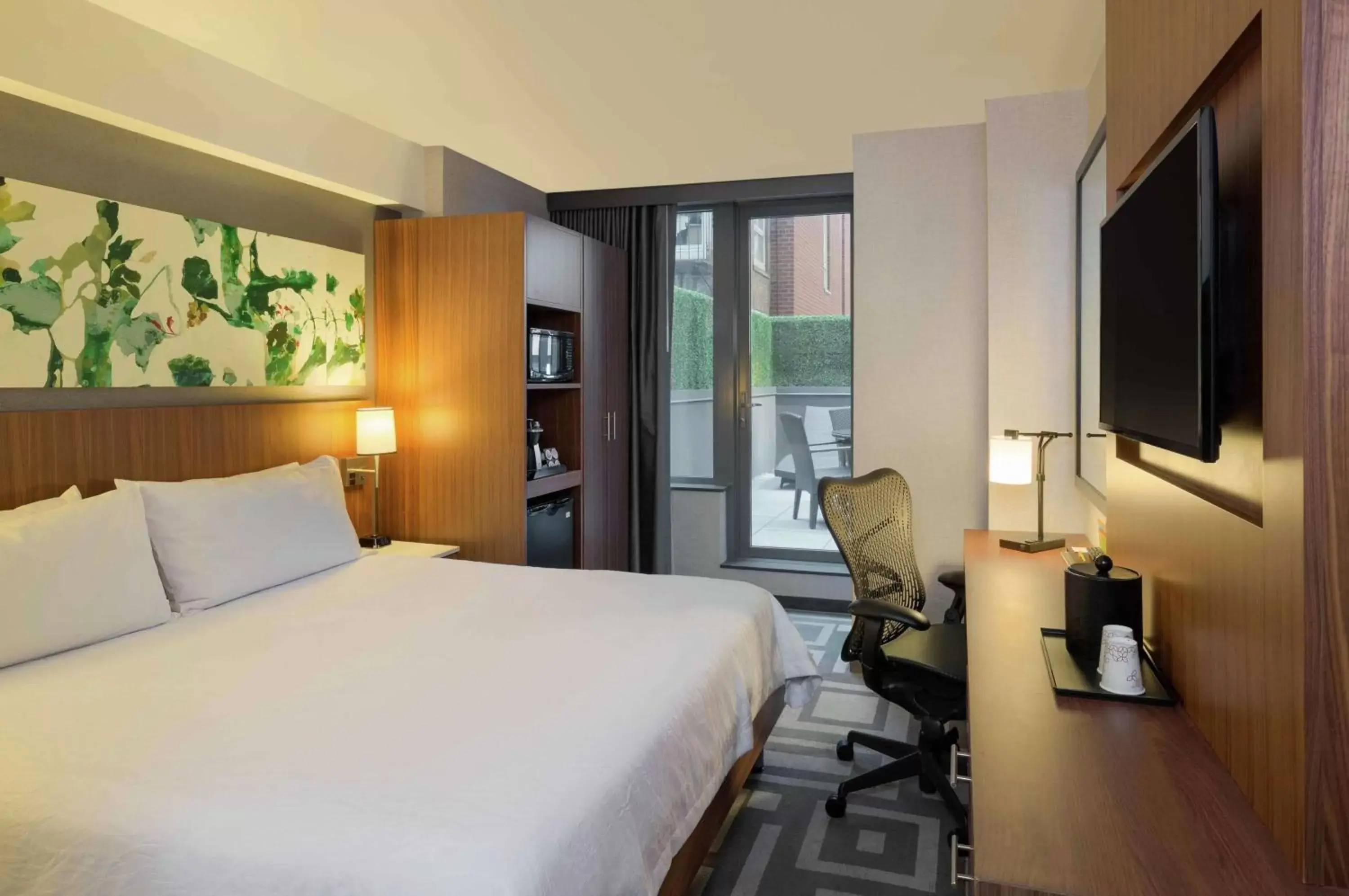 Bedroom, Bed in Hilton Garden Inn New York Central Park South-Midtown West