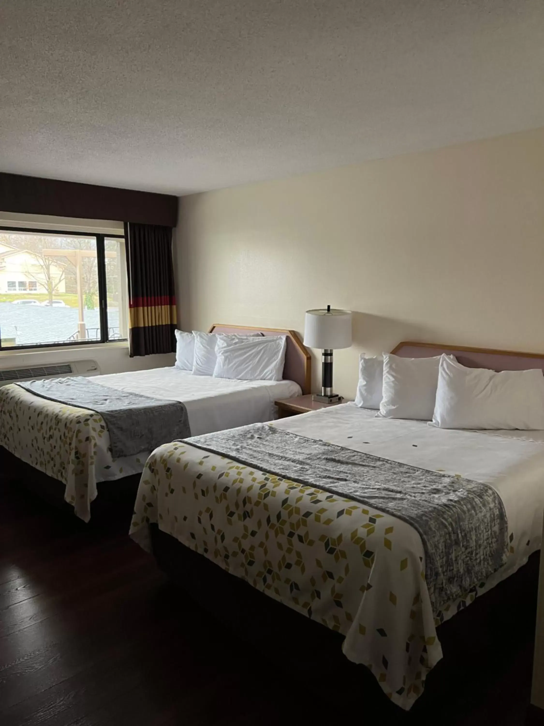 Bed in Scottish Inns Ashland Bed in Scottish Inns Ashland