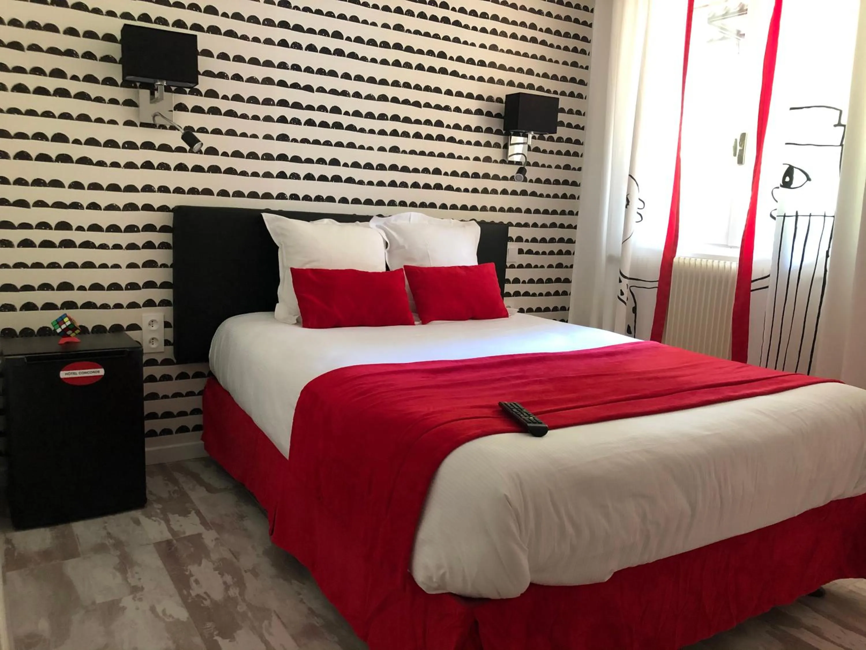 Photo of the whole room, Bed in Hôtel Concorde