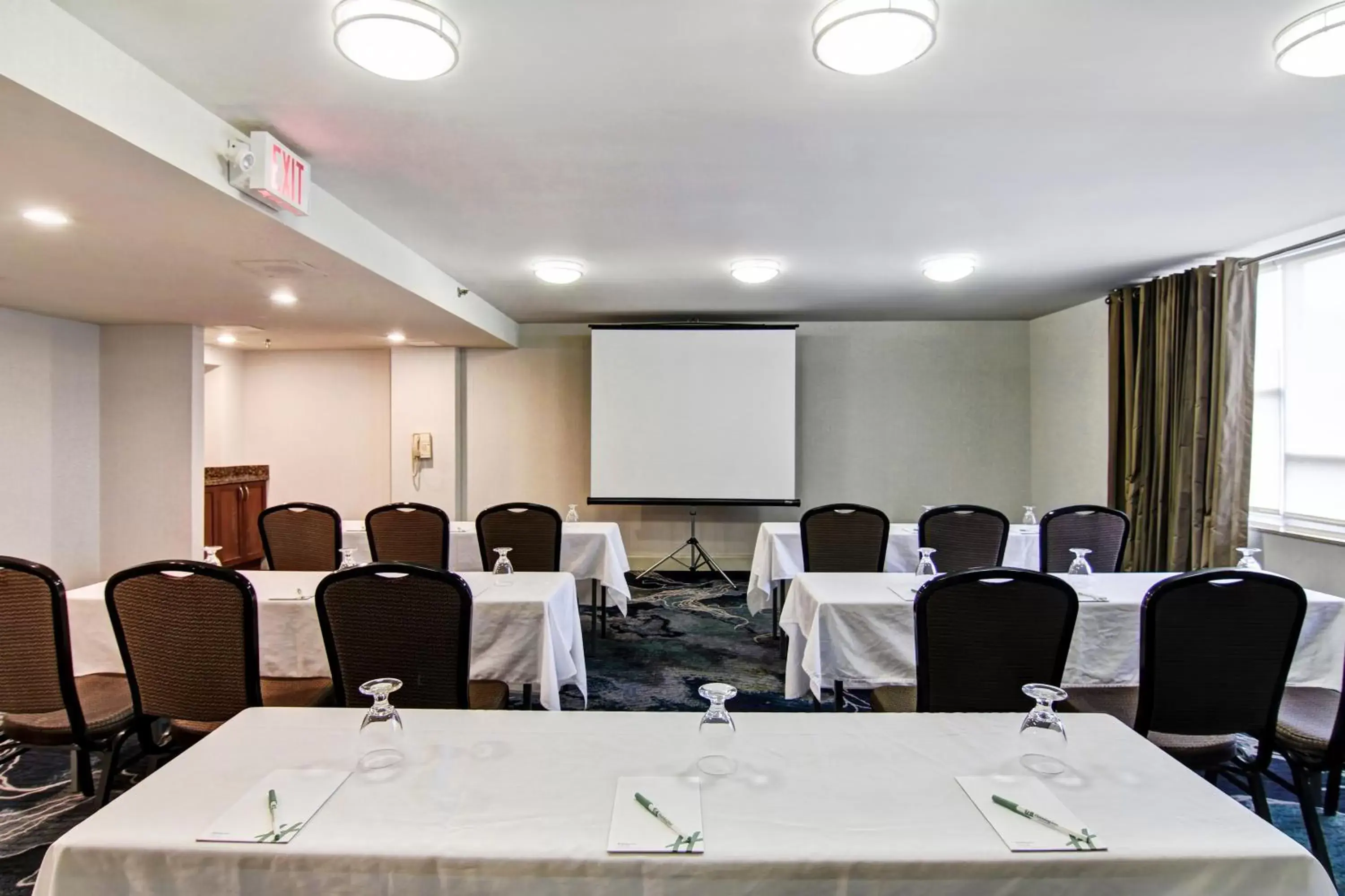 Meeting/conference room in Holiday Inn Oakville Centre, an IHG Hotel