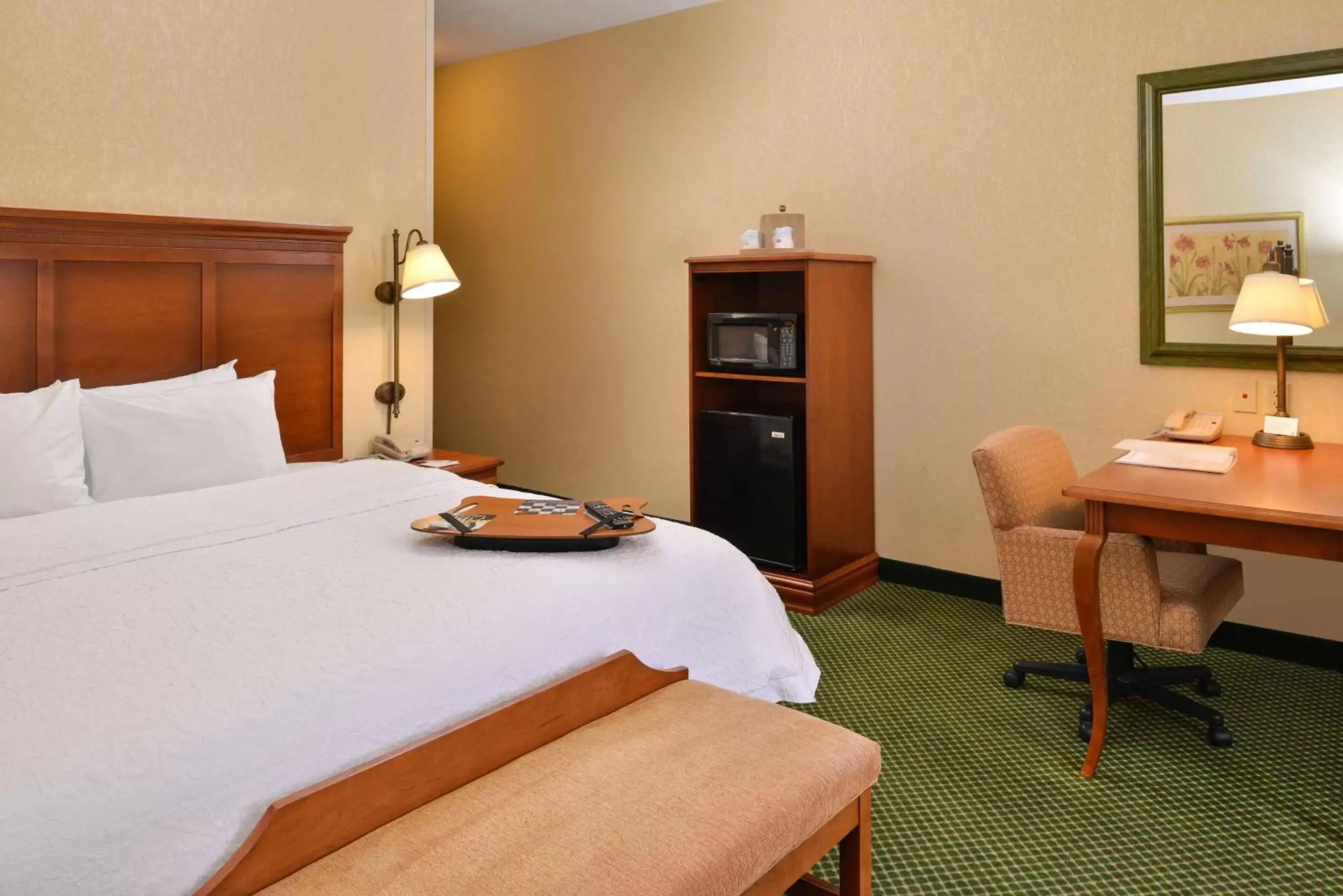 Bed in Hampton Inn & Suites St. Louis - Edwardsville