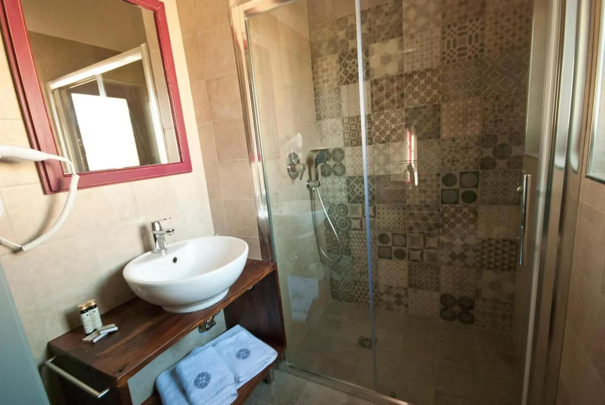 Shower, Bathroom in Mulberries
