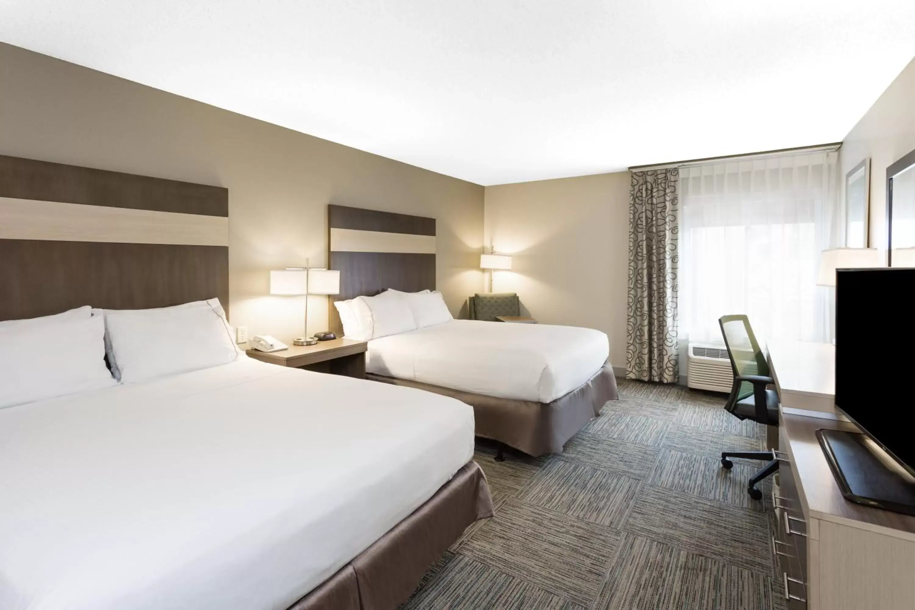 Photo of the whole room, Bed in Holiday Inn Express Princeton/I-77, an IHG Hotel