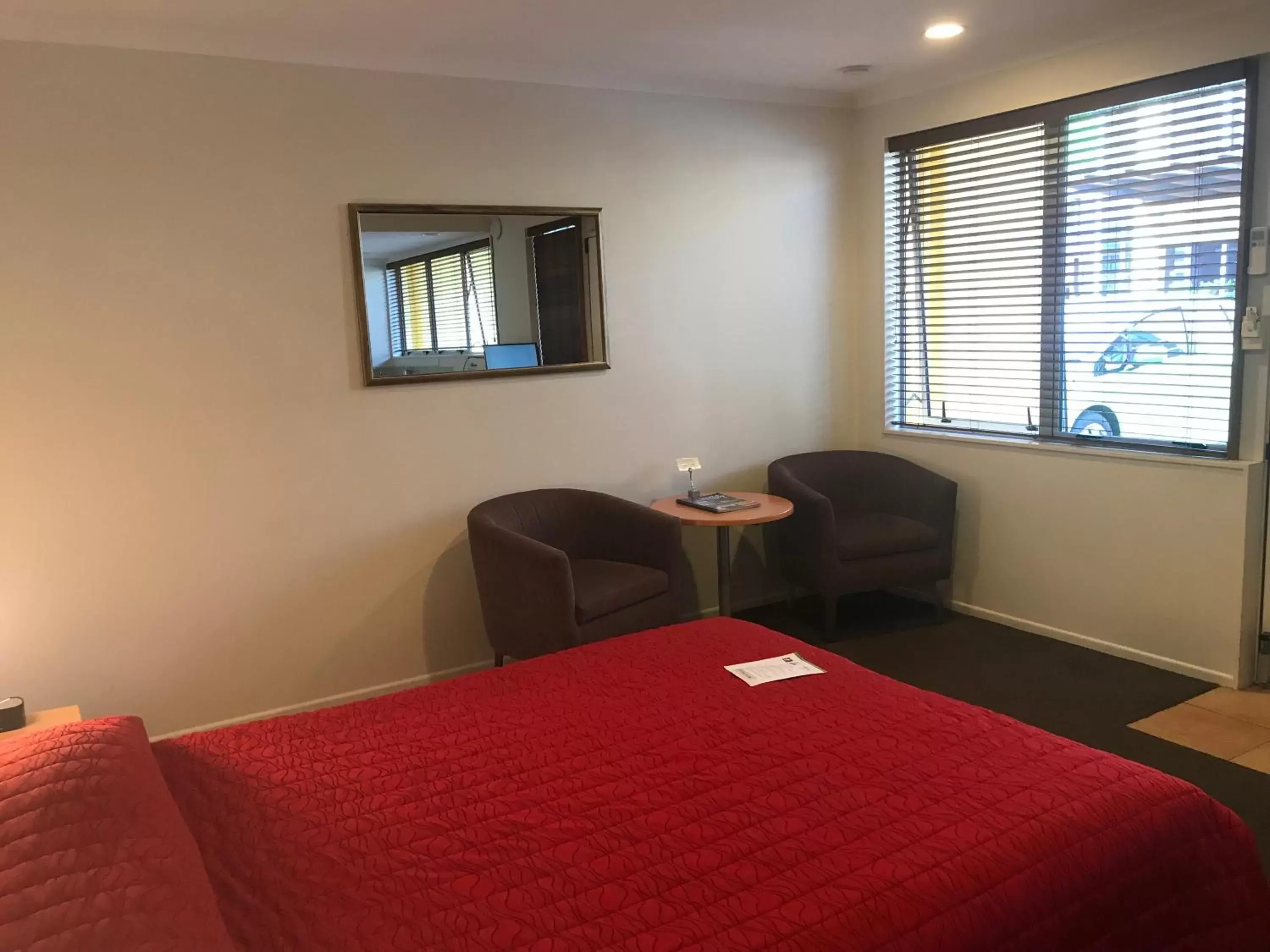 Seating area, Bed in Harbour City Motor Inn & Conference