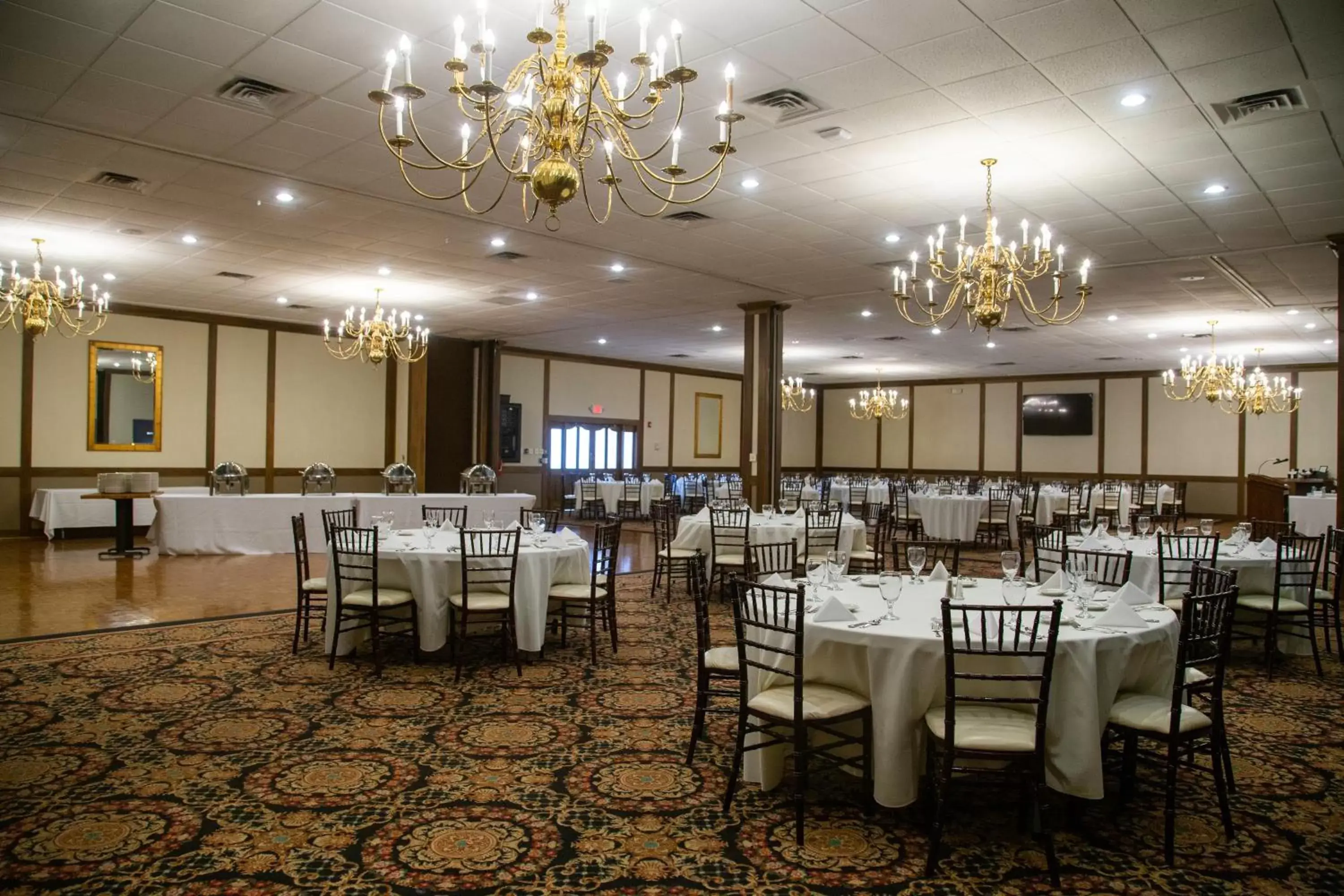 Restaurant/Places to Eat in The Stables Inn & Suites