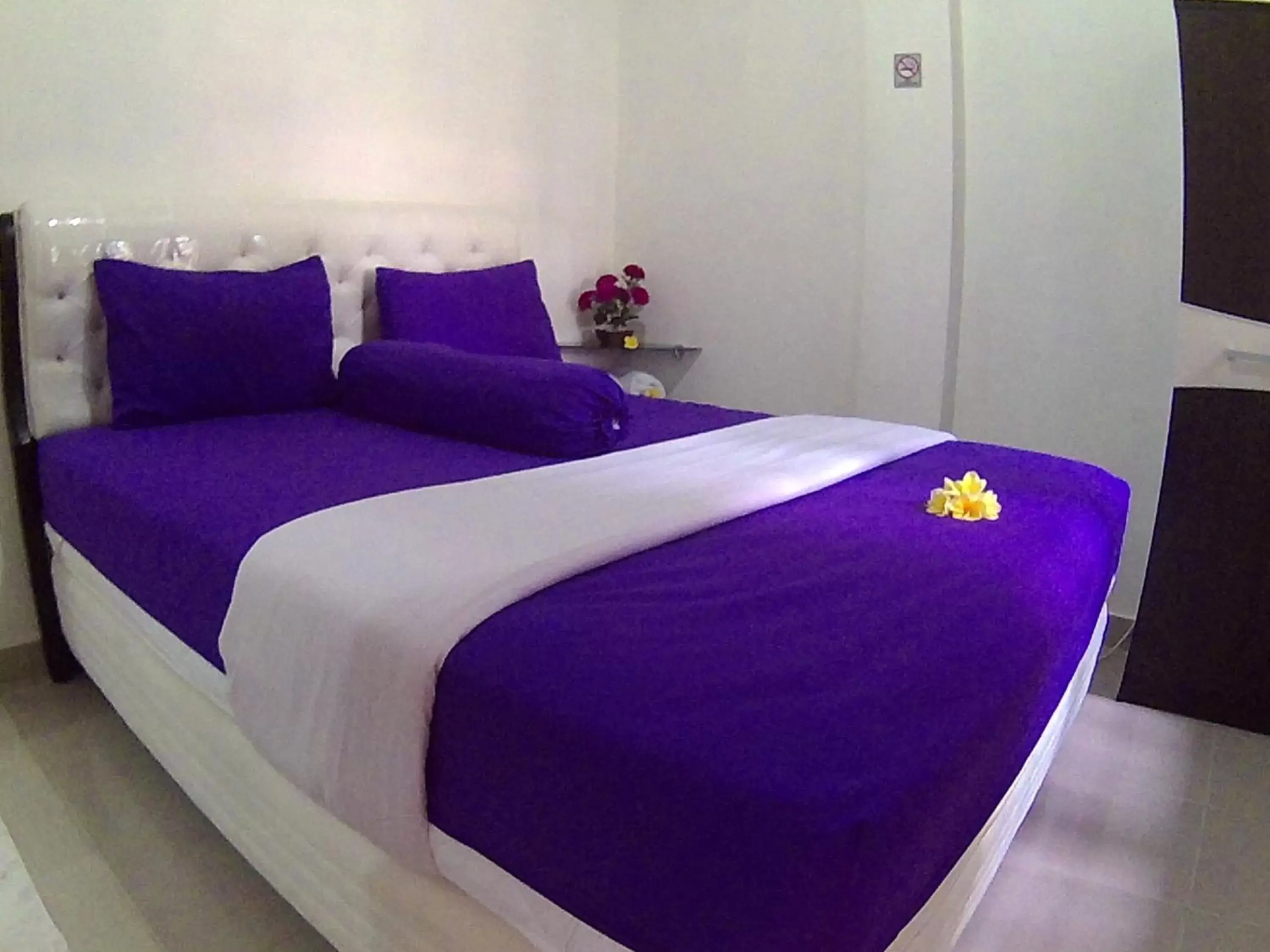 Double Room with Private Bathroom in 24/7 Bed & Breakfast Double Room with Private Bathroom in 24/7 Bed & Breakfast