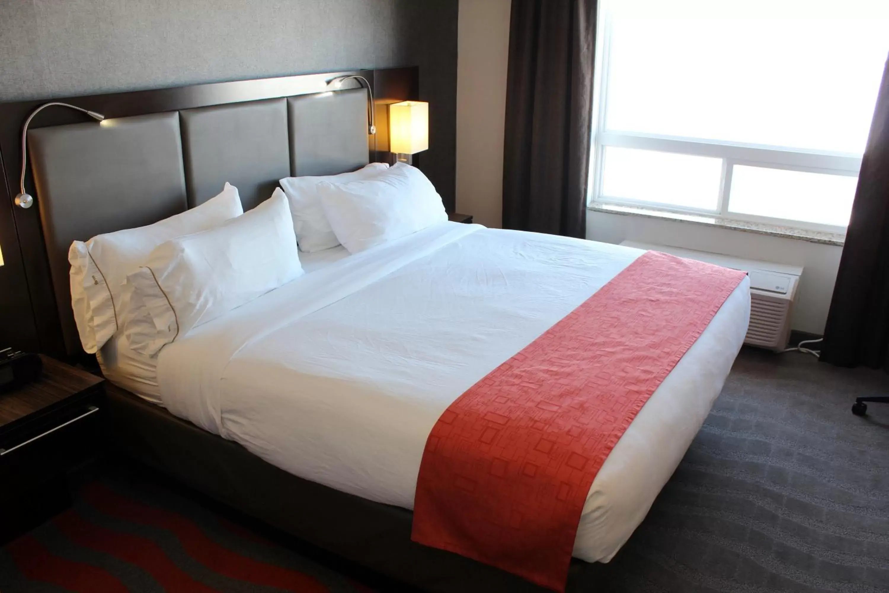 Photo of the whole room, Bed in Holiday Inn Express Hotel & Suites Bonnyville, an IHG Hotel