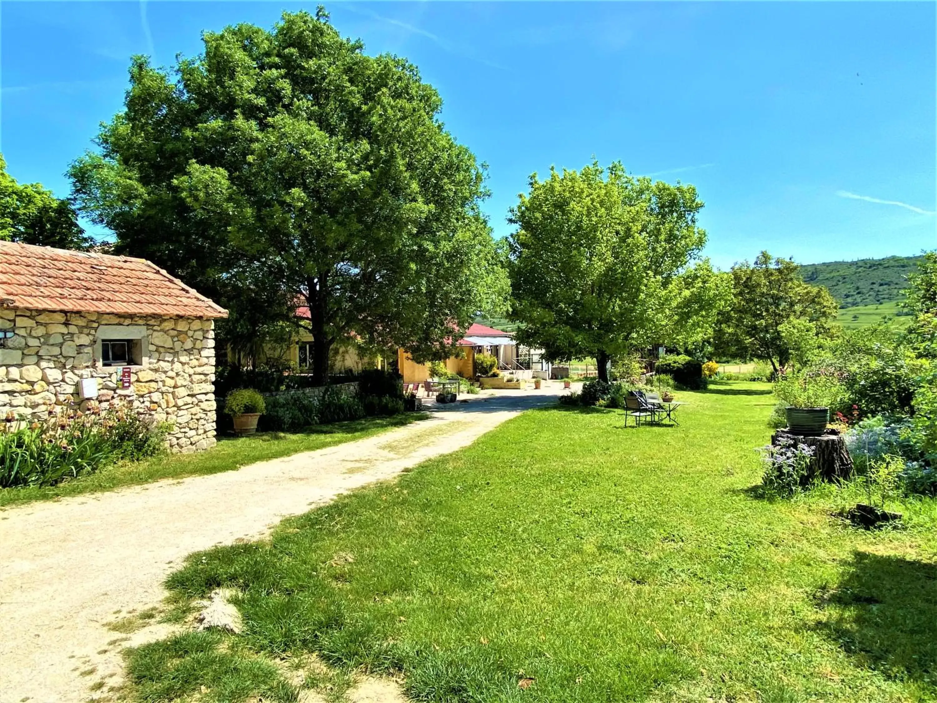 Property Building in Gîte de groupe 16p, 7 ch, 6 sdb, PARC et SALLE DE RECEPTION