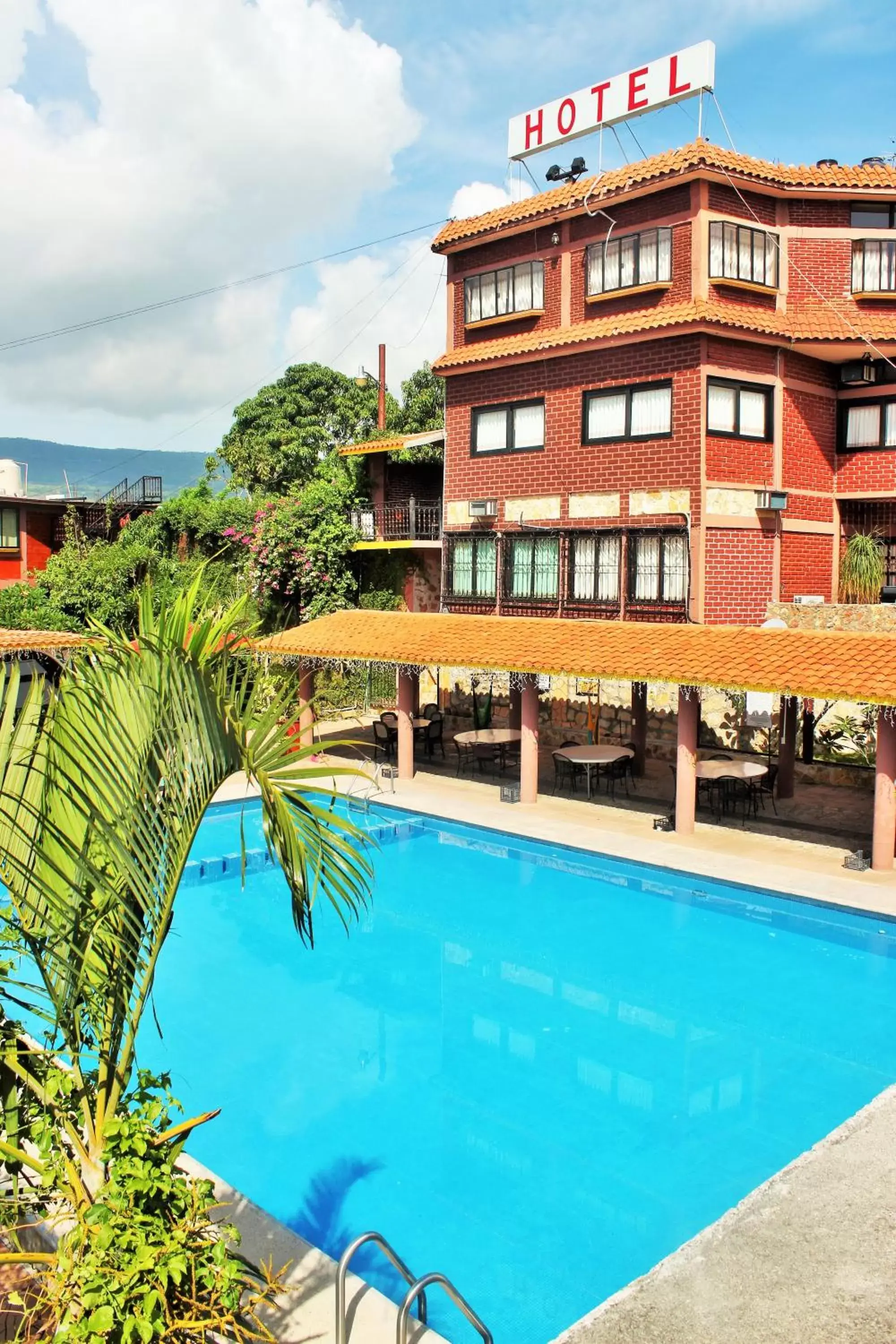 Swimming Pool in Hotel River Side