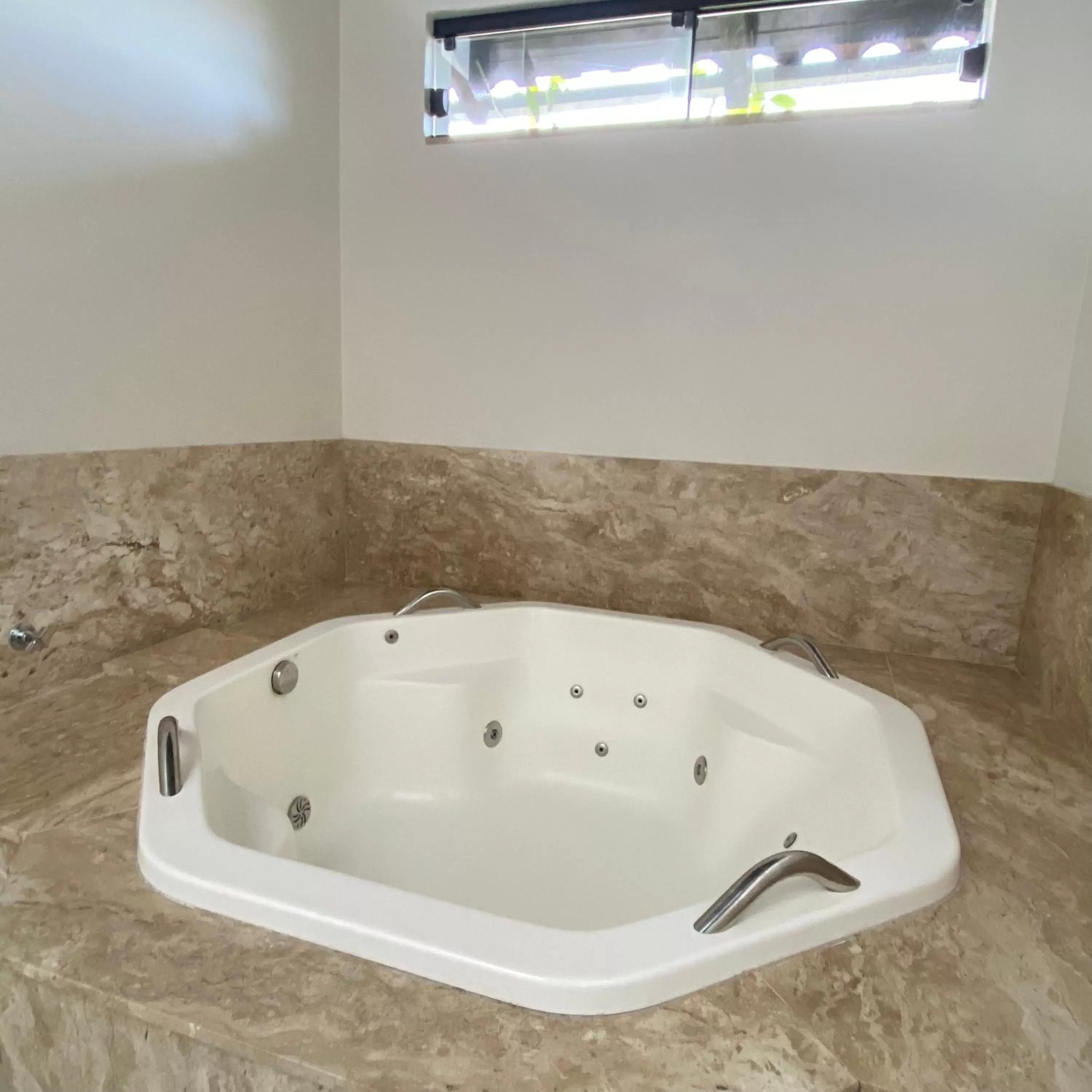 Hot Tub in Pousada Casa da Praia