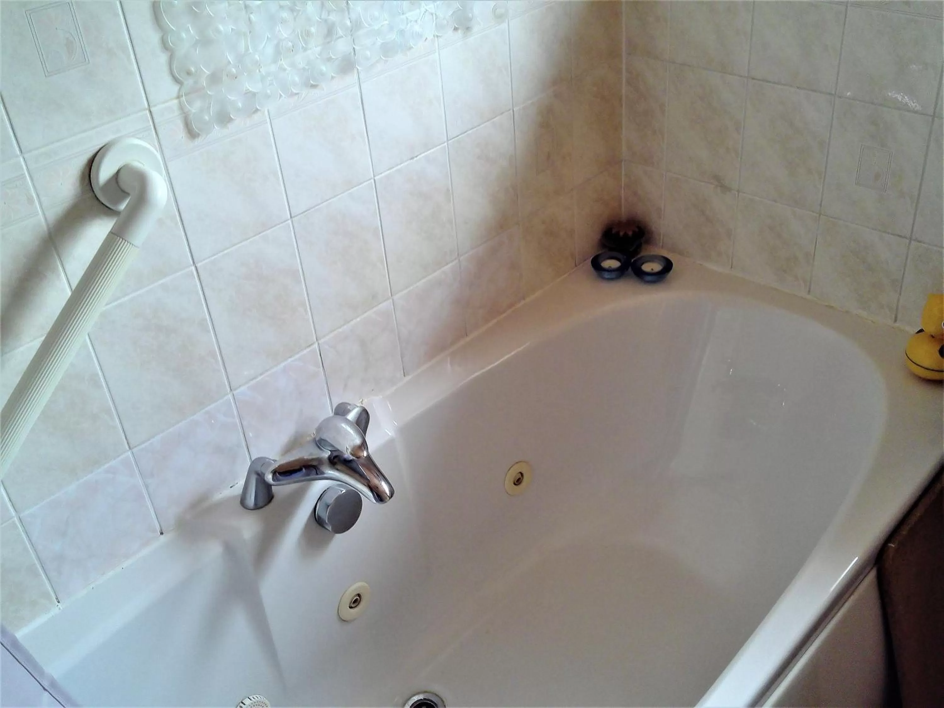 Bathroom in Mike & Carolyn Ball B&B