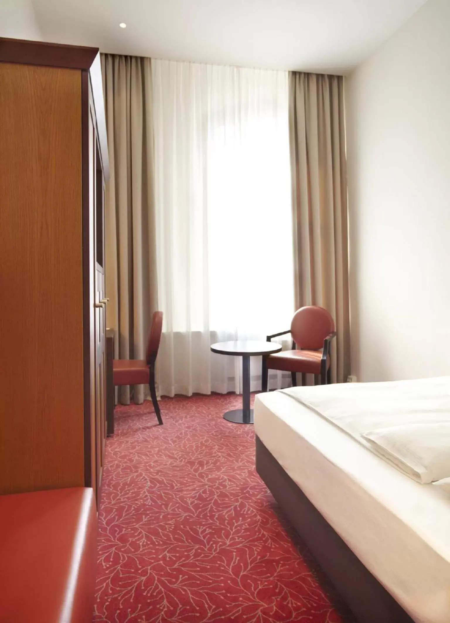 Photo of the whole room, Seating Area in Hotel Hafen Hamburg