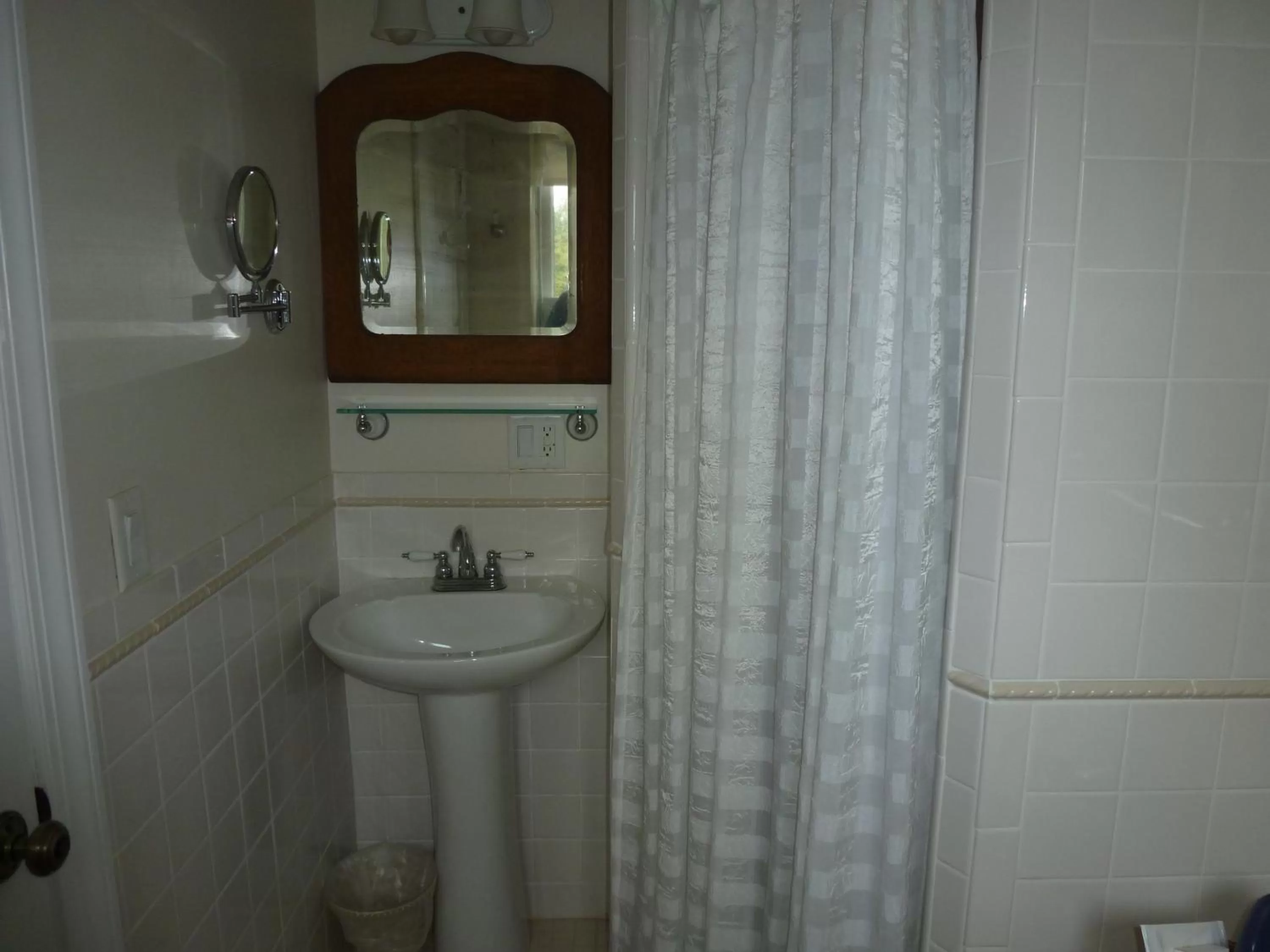 Shower, Bathroom in Back INN Time B&B