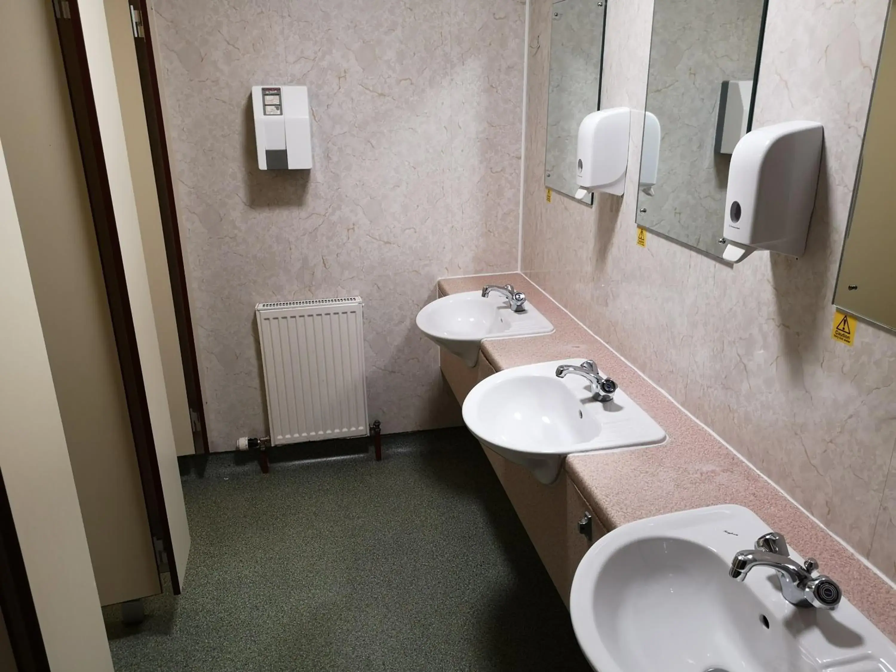 Bathroom in Inverness Youth Hostel