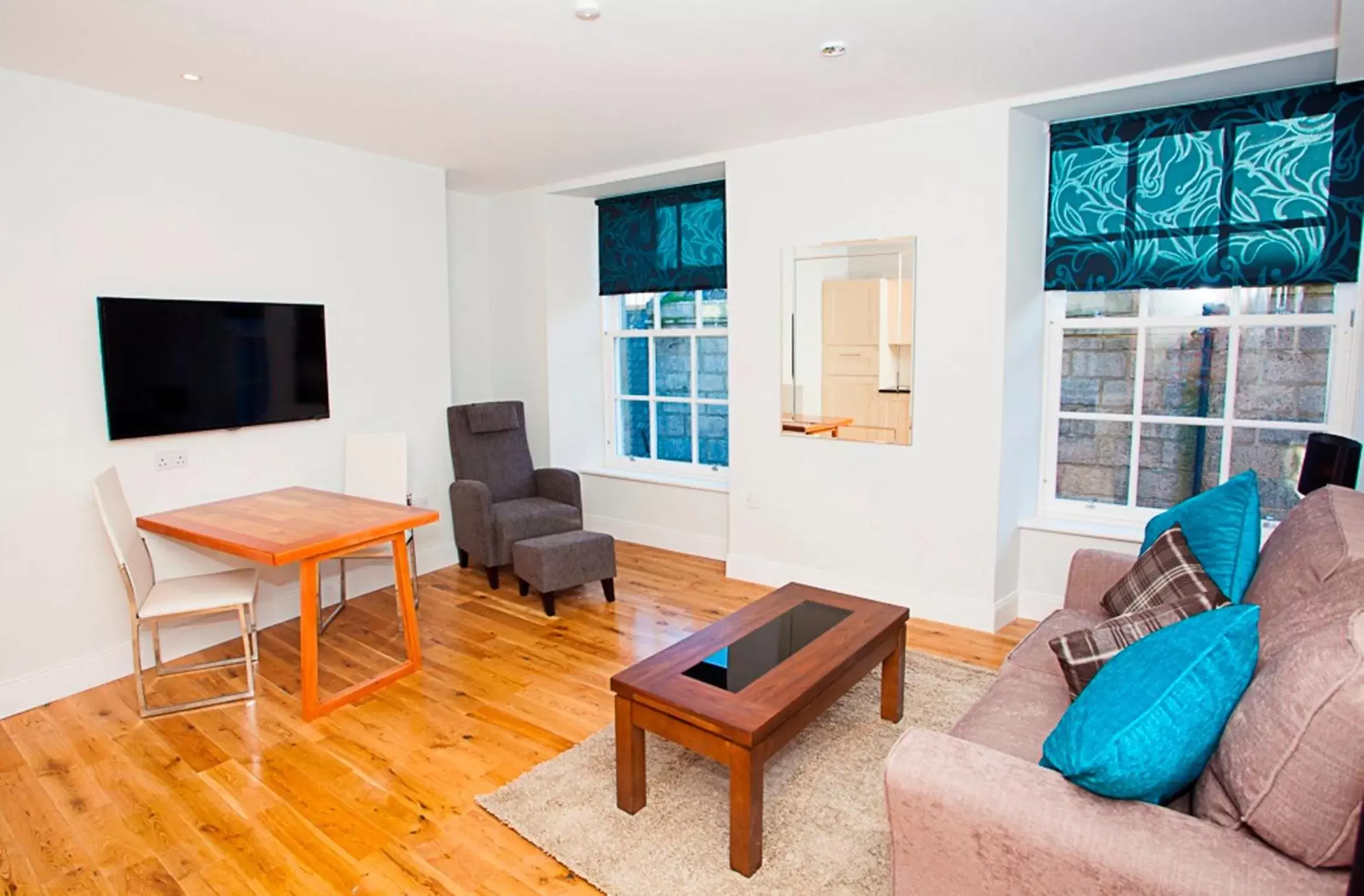 Living room, Seating Area in Royal Athenaeum Suites