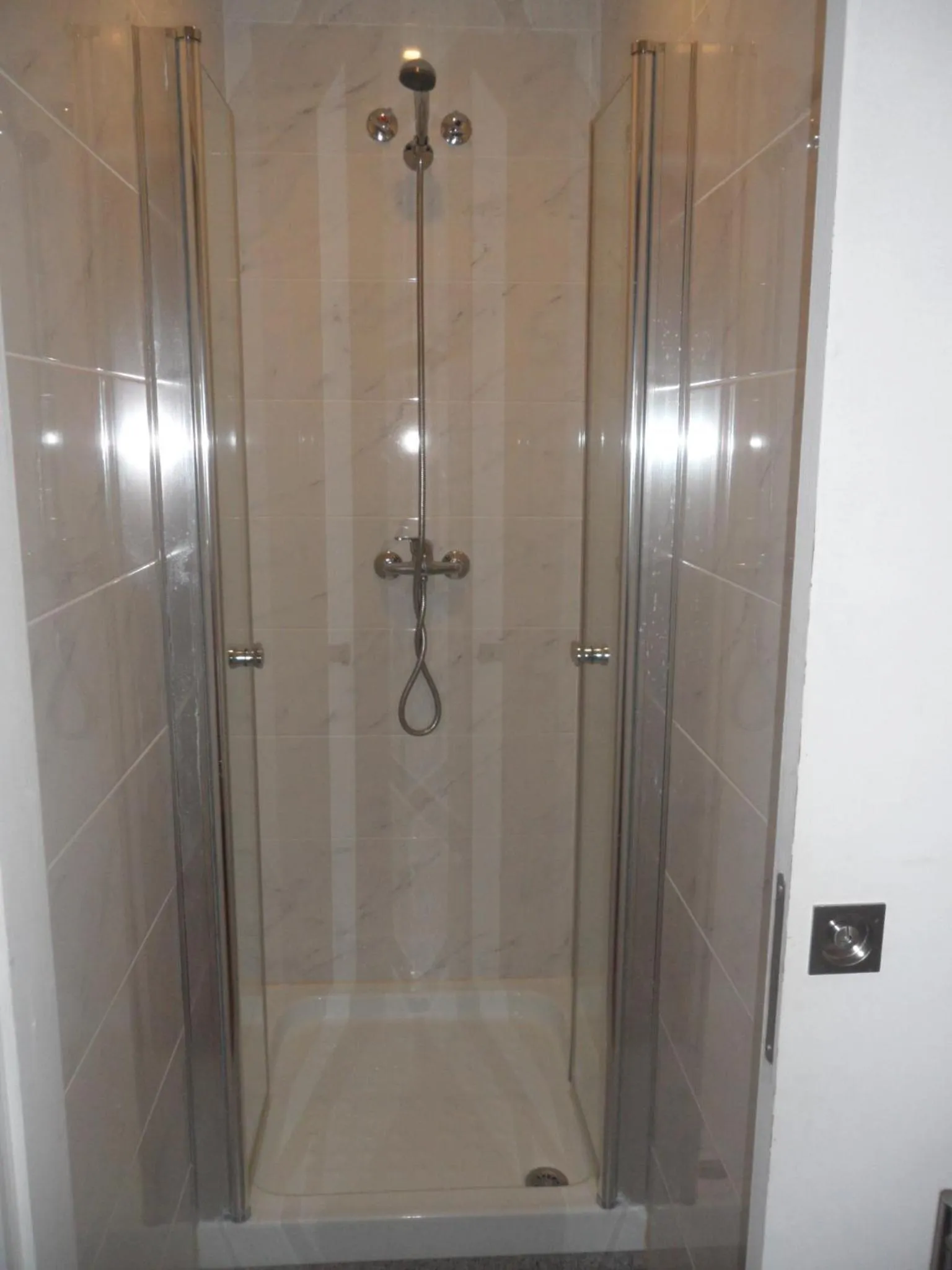 Shower in Hotel Paulista