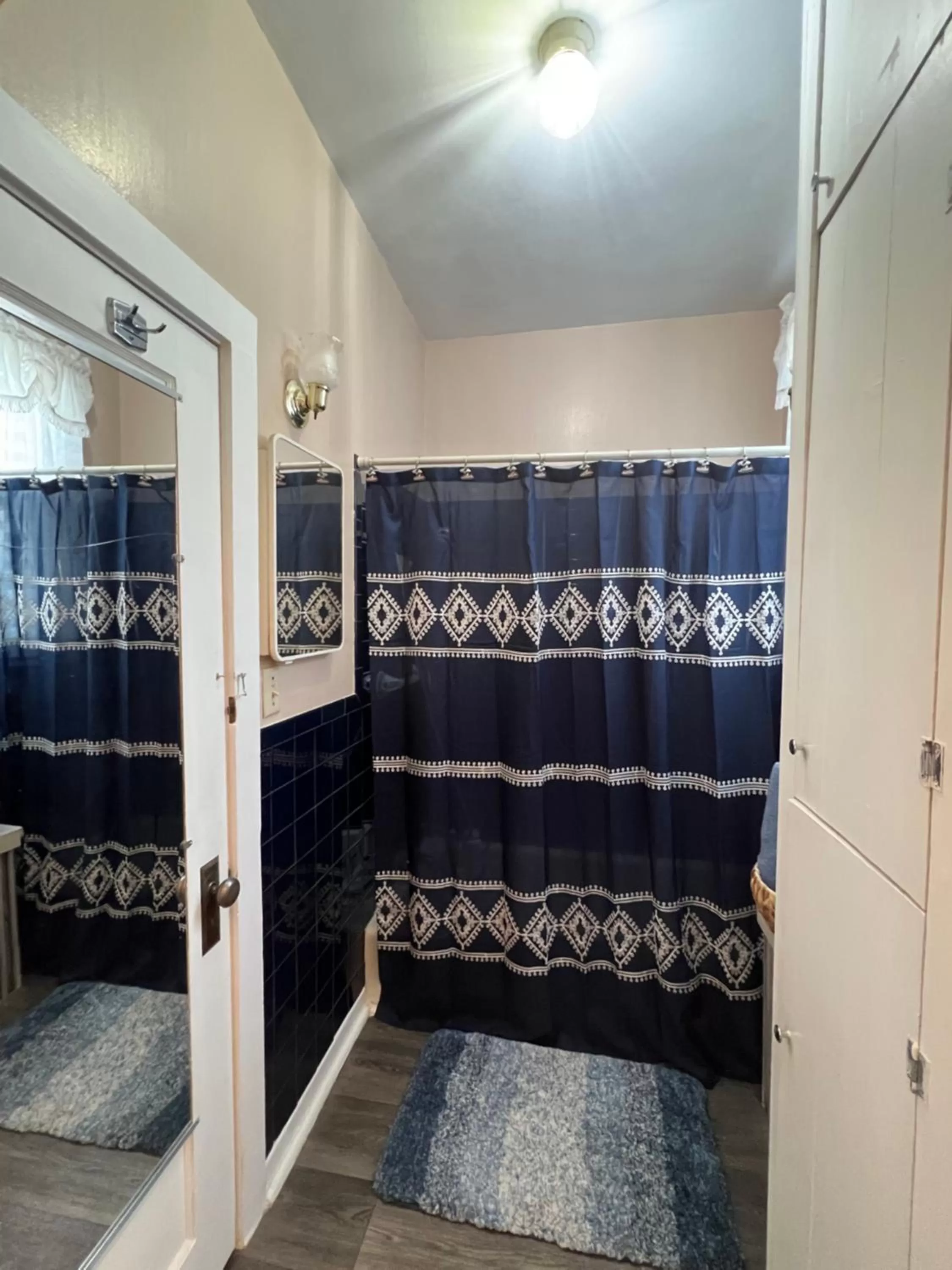 Bathroom in Heart's Desire Inn