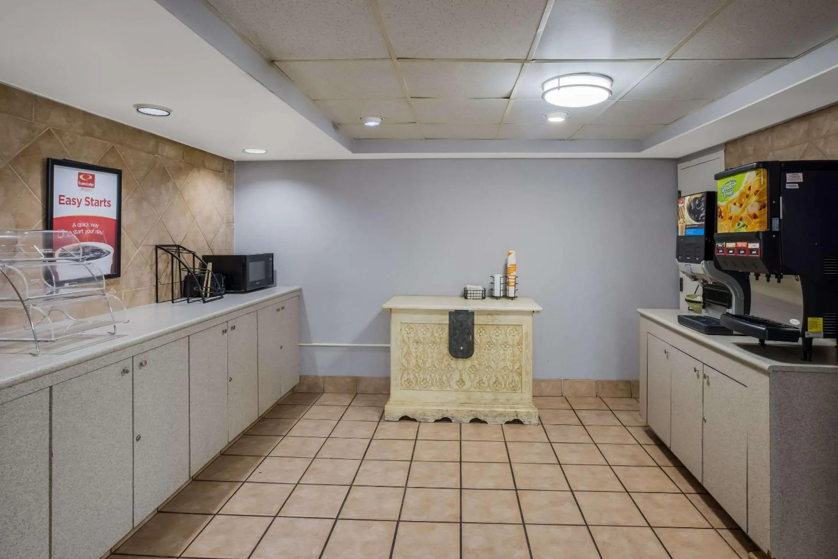 Breakfast, Kitchen/Kitchenette in Econo Lodge