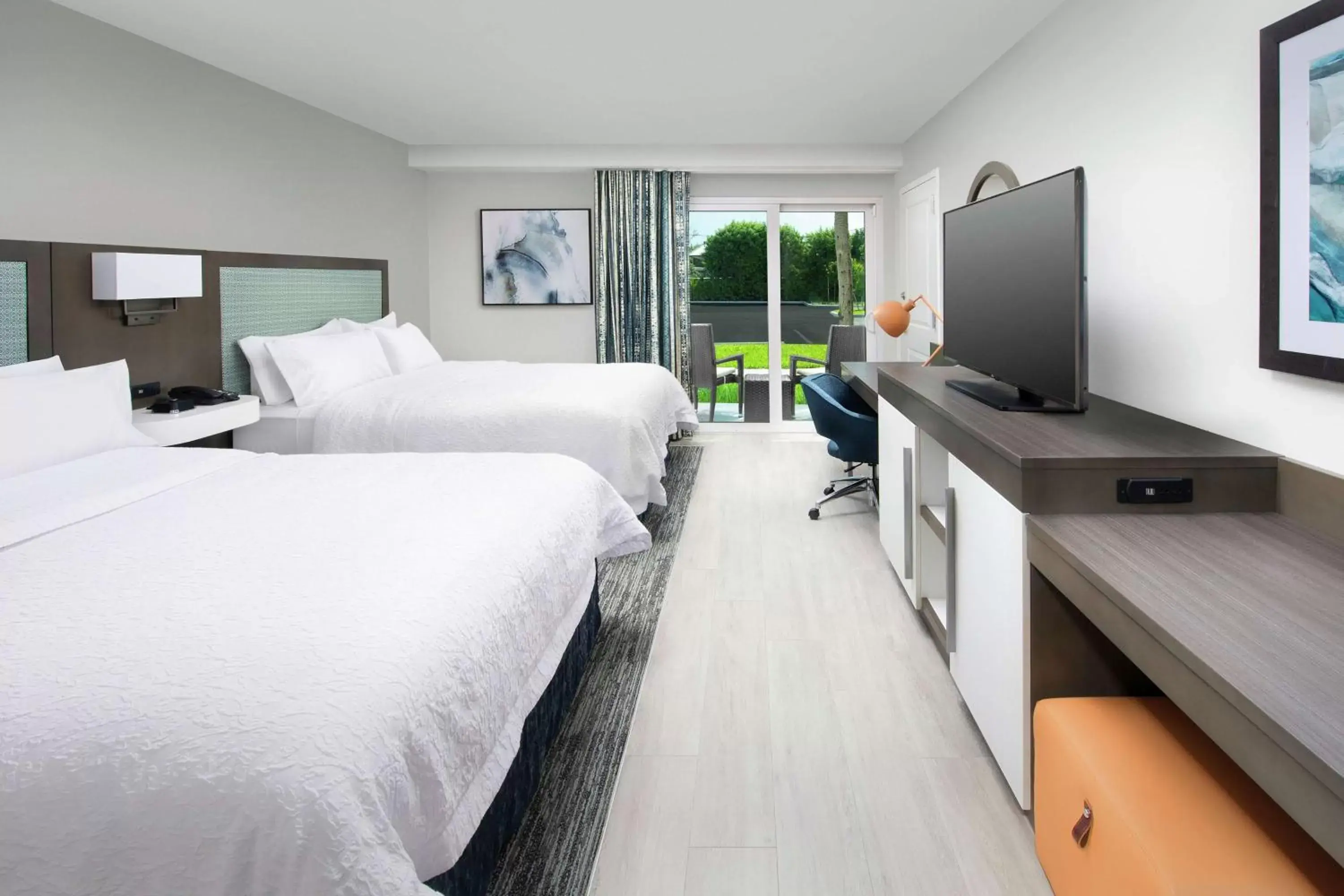 Bedroom in Hampton Inn Marathon - Florida Keys