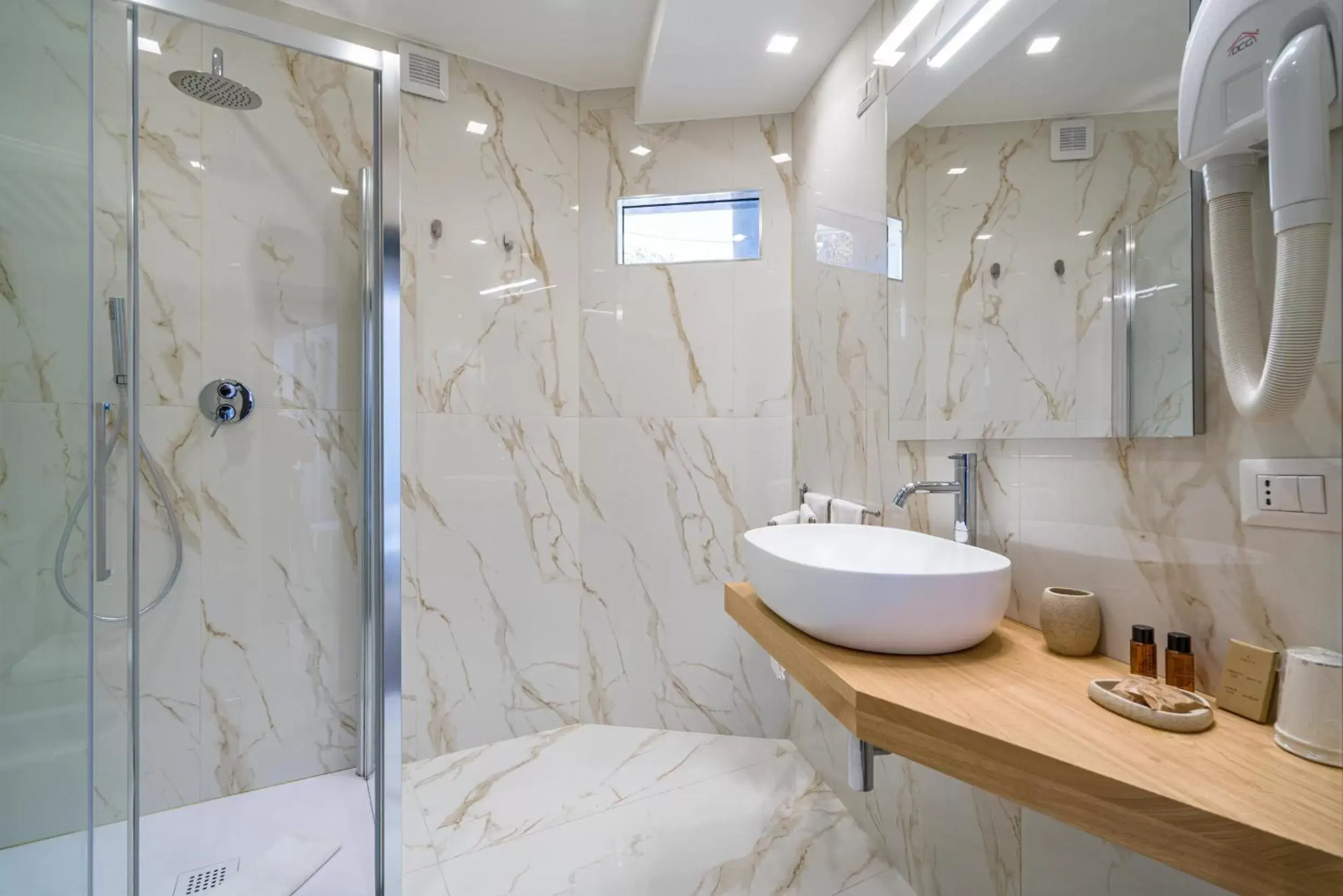 Shower, Bathroom in Taormina Palace Hotel