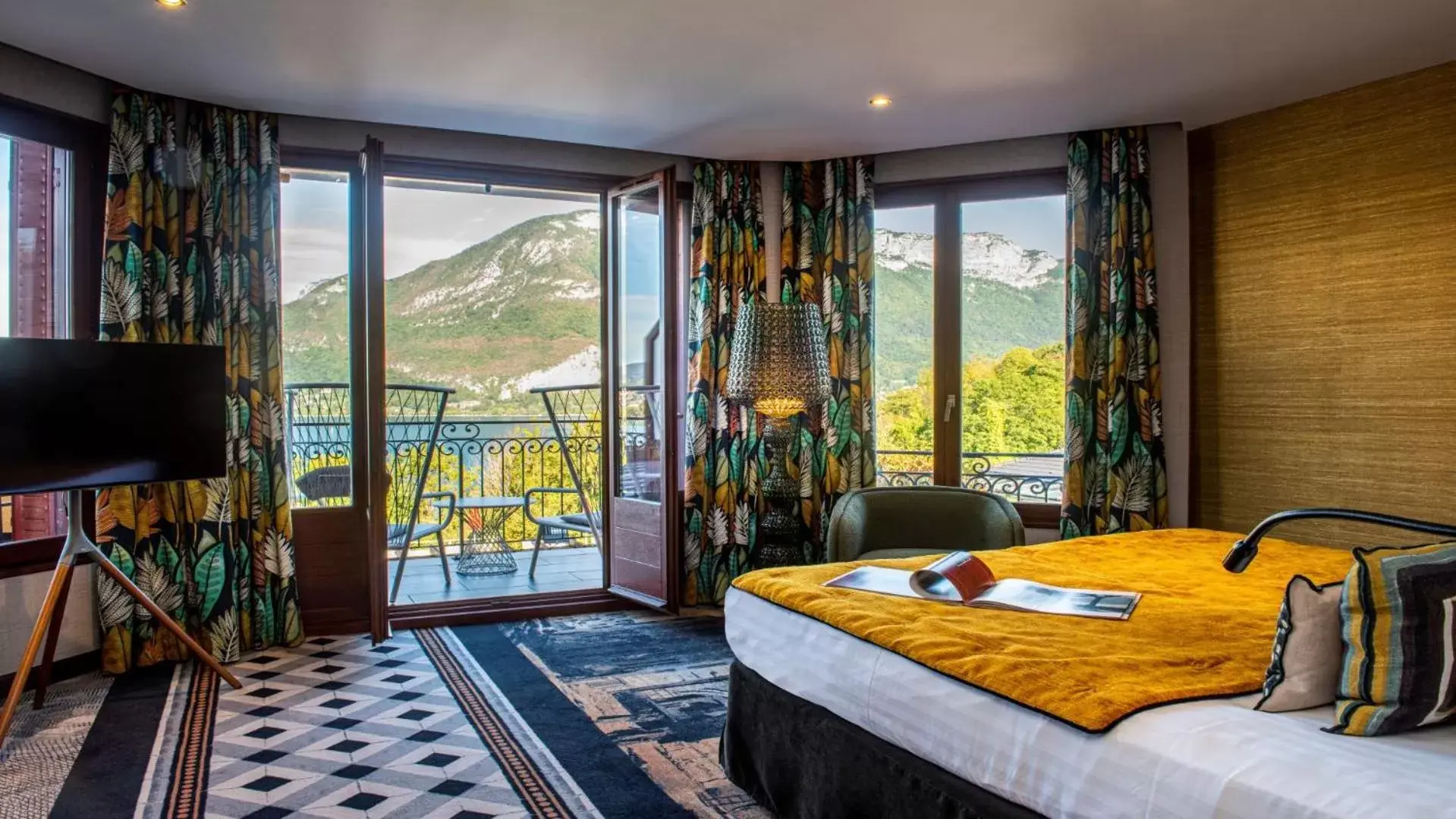 Bedroom in Les Trésoms Lake and Spa Resort