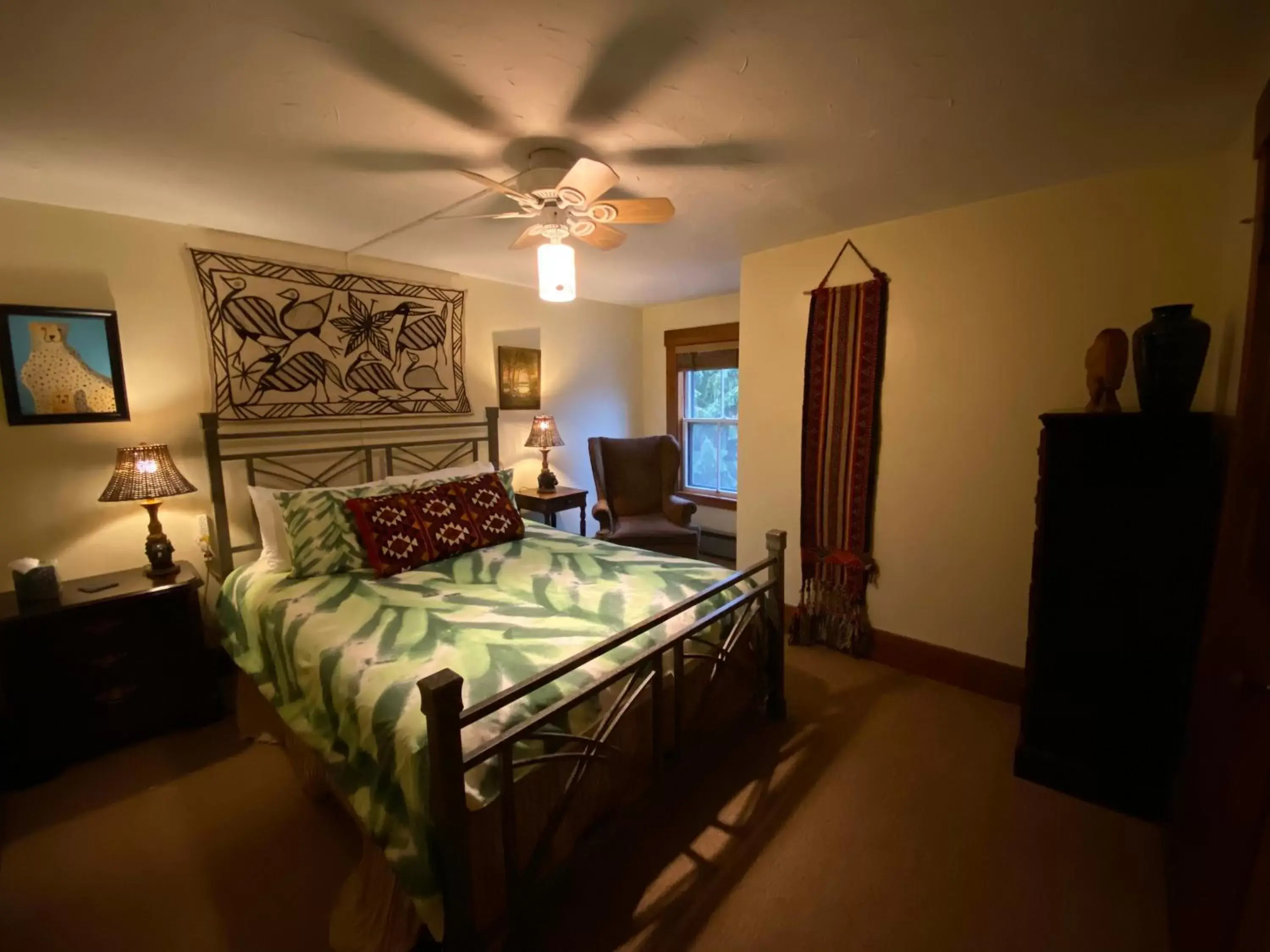 Bedroom, Bed in Follansbee Inn