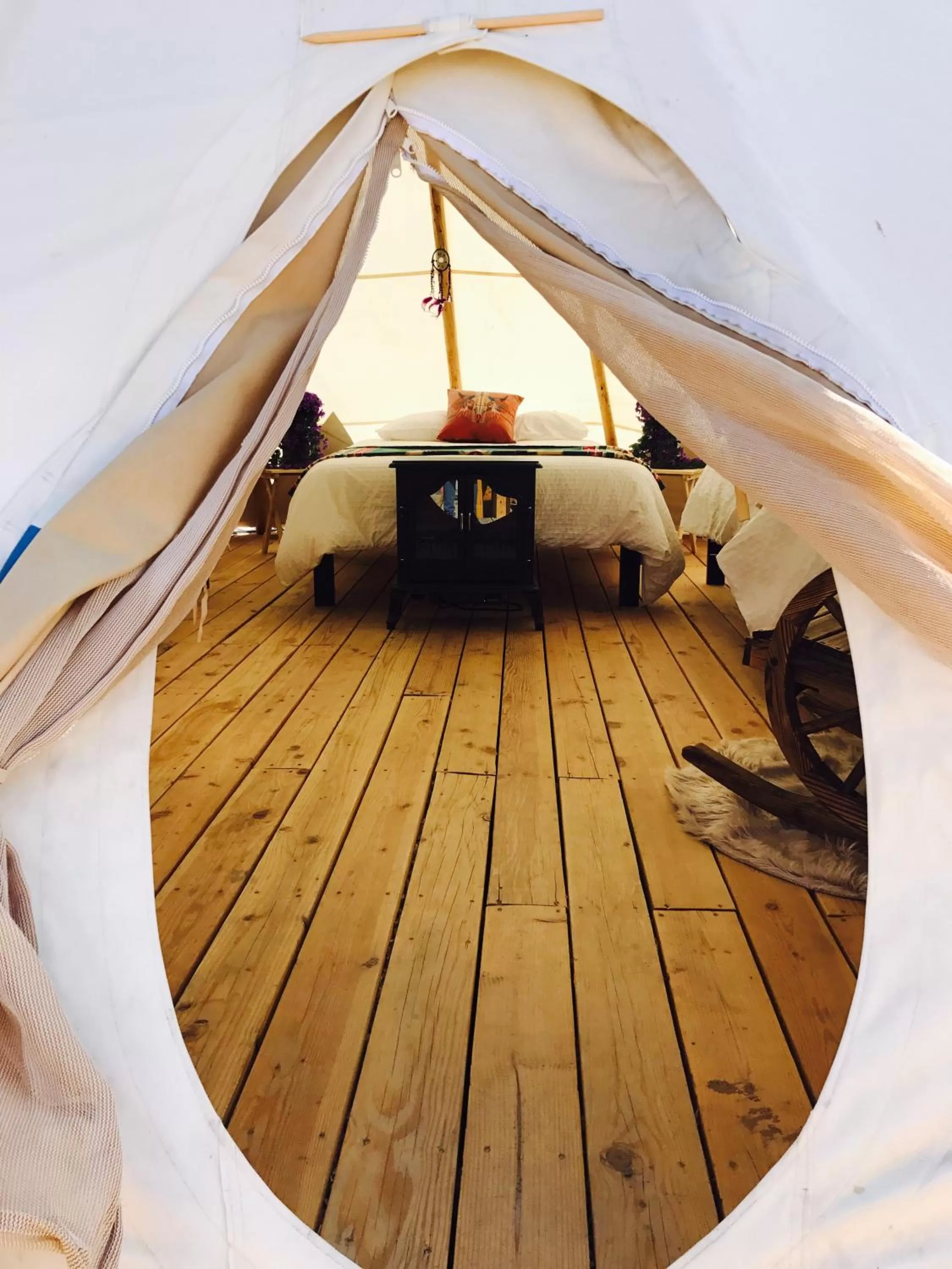 Bed in Olancha RV Park and Motel