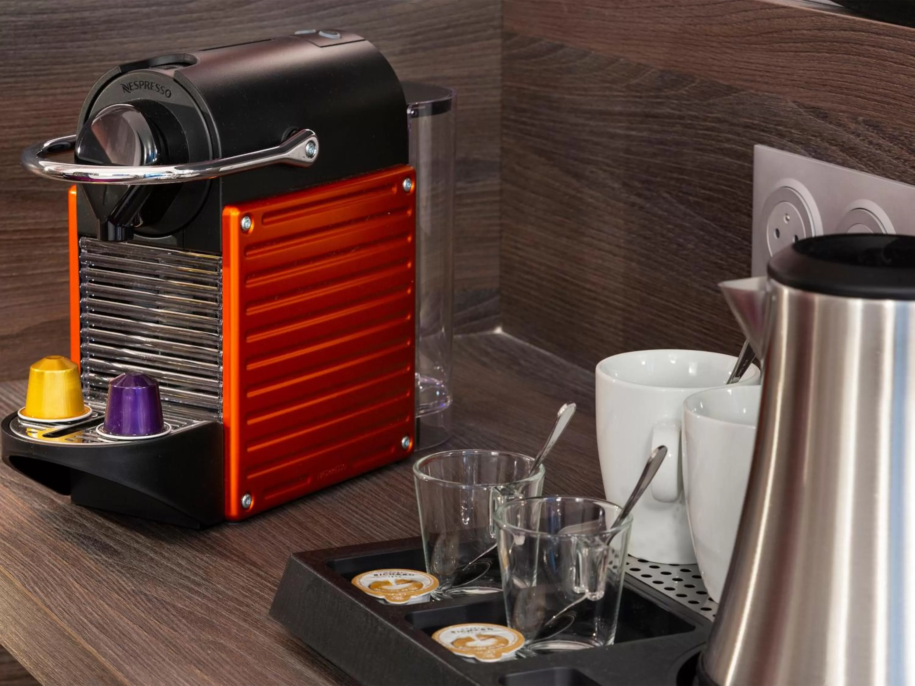 Coffee/tea facilities in Hôtel Roi Soleil Prestige Plaisir - St Quentin