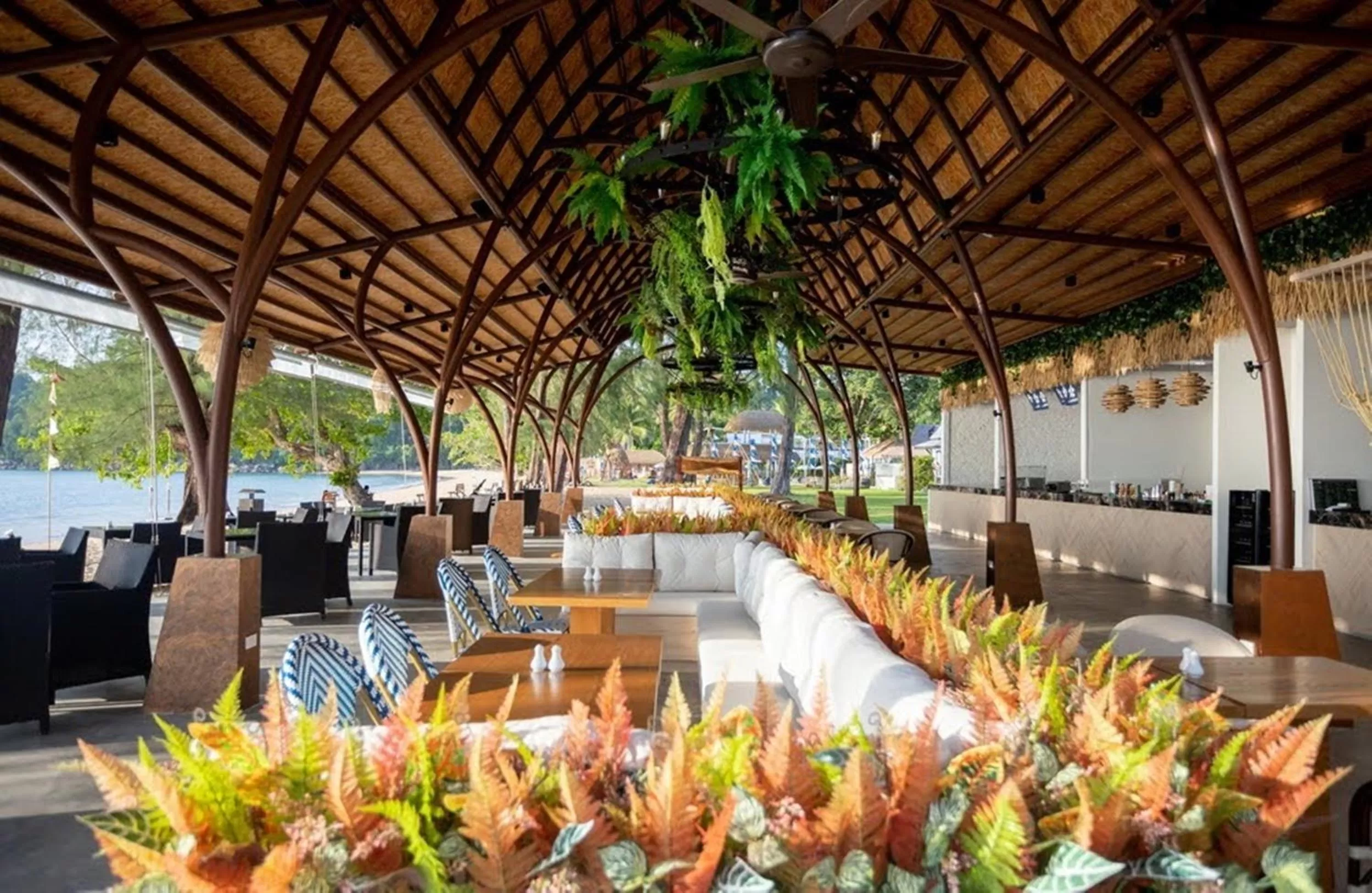 Restaurant/places to eat in Khaolak Emerald Beach Resort and Spa